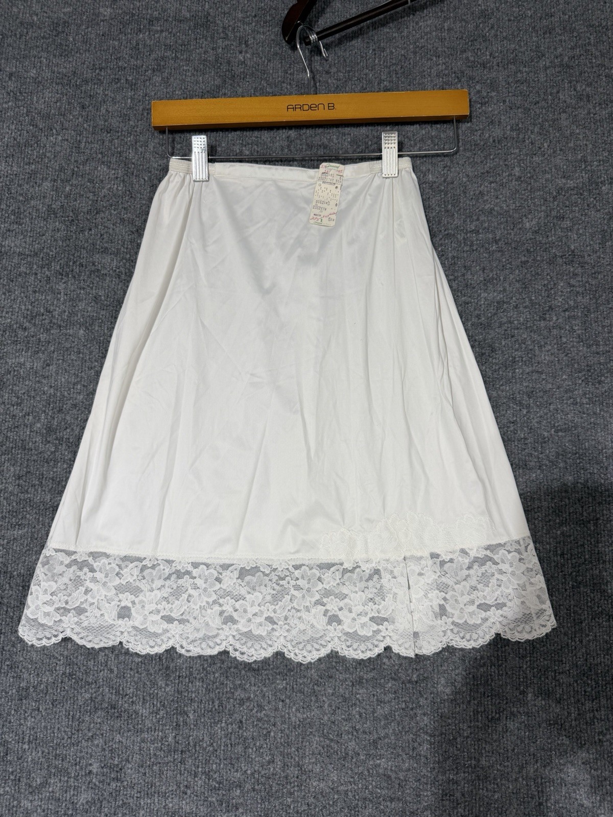 VTG Gossard Artemis Half Slip Lace 9162 Size Small Antron III Nylon NWT
