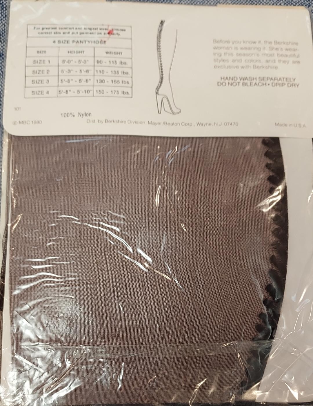 VTG 80s Berkshire Plum Pantyhose Petals Textured Sandalfoot Size 4 NEW 4451