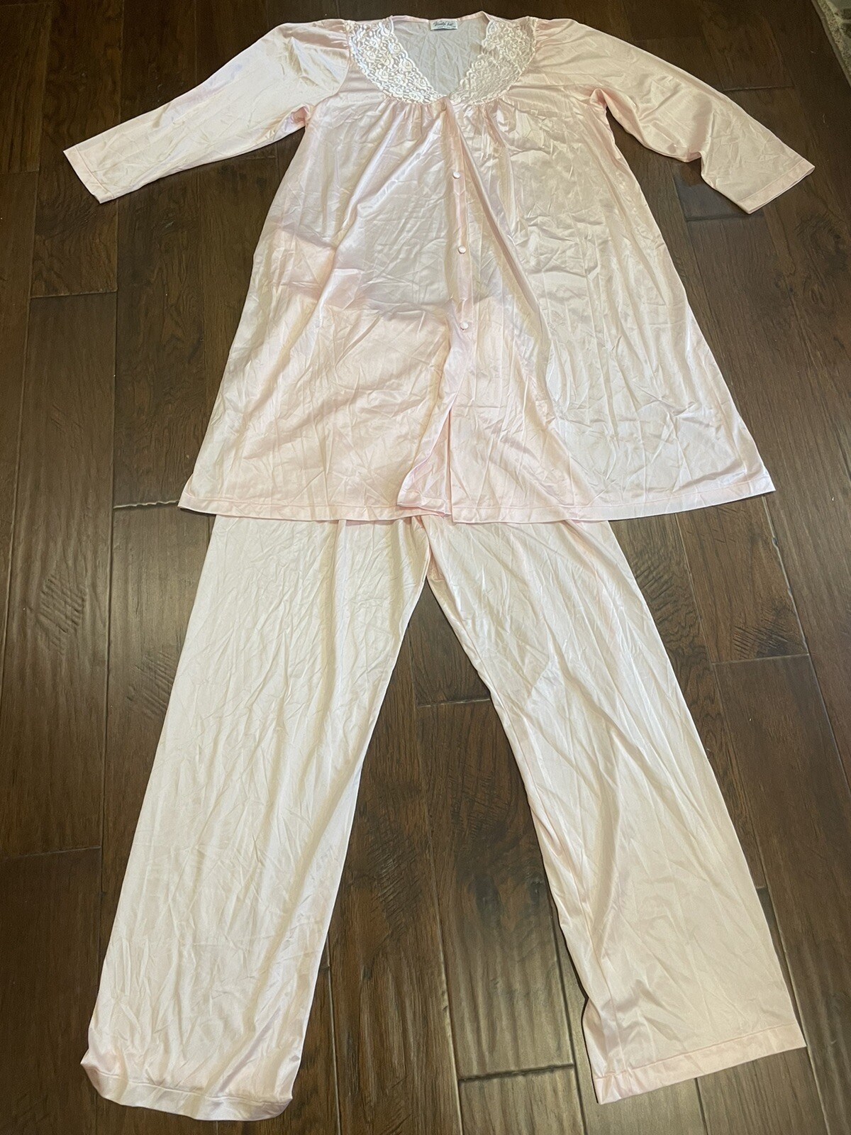 Vintage VANITY FAIR 2pc. Pajama Set PINK Top/Bottoms LOUNGE Nylon BUTTON UP sz M