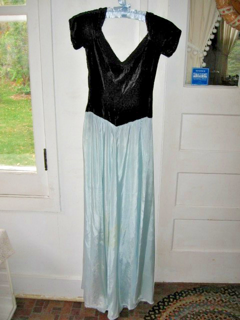 VTG 1940 GOWN-BLACK VELVET-BLUE LINING-VTG SIDE SNAP CLOSURES-FOR RESTORATION
