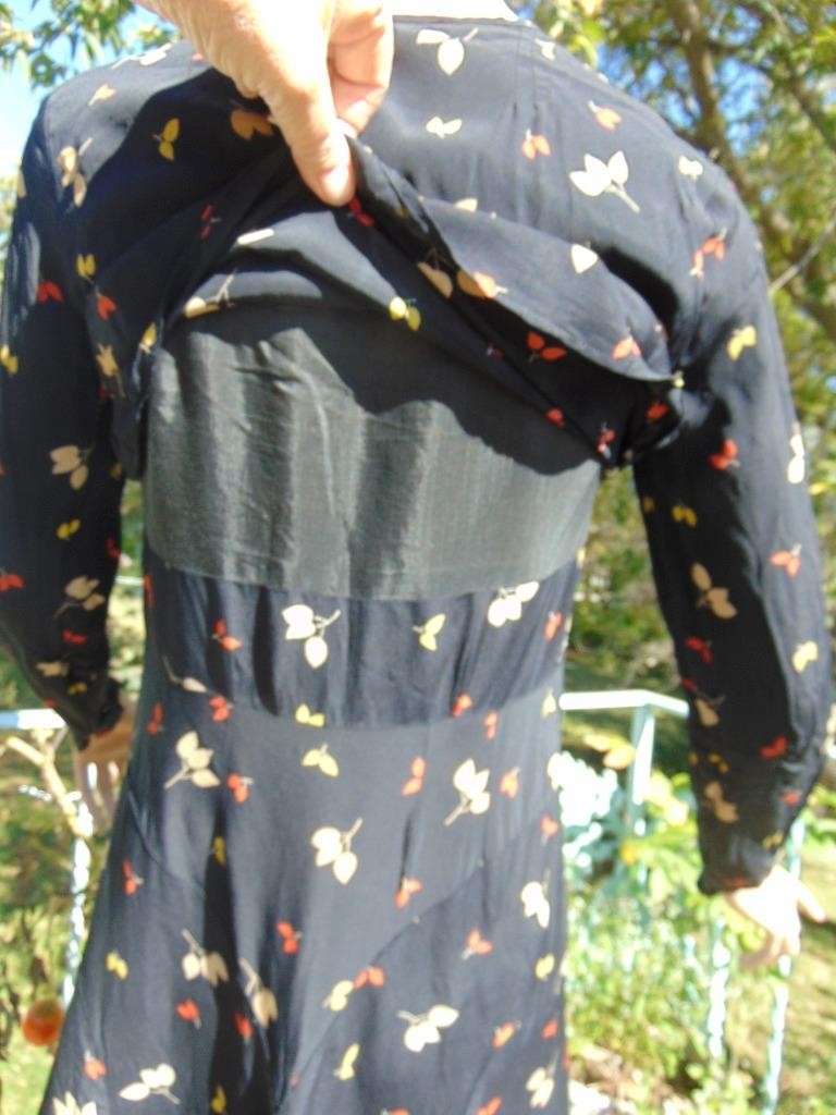 VTG 1930s Home Made Black Rayon Print Dress Deco Seaming 35B 30W