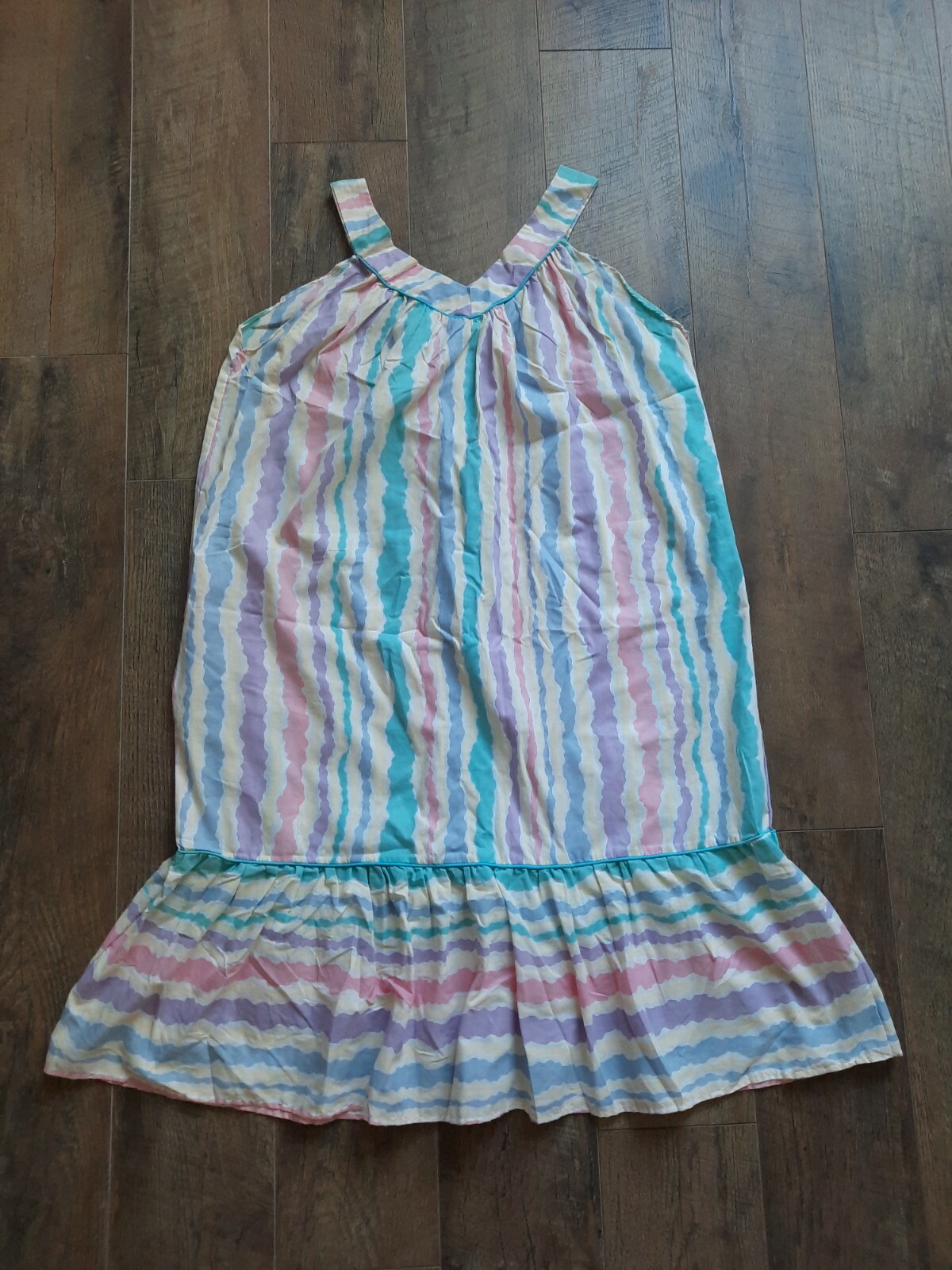 VTG TV Loungers Dress Muumuu Size M Sleeveless V-Neck Below Knee Ruffle Pocket