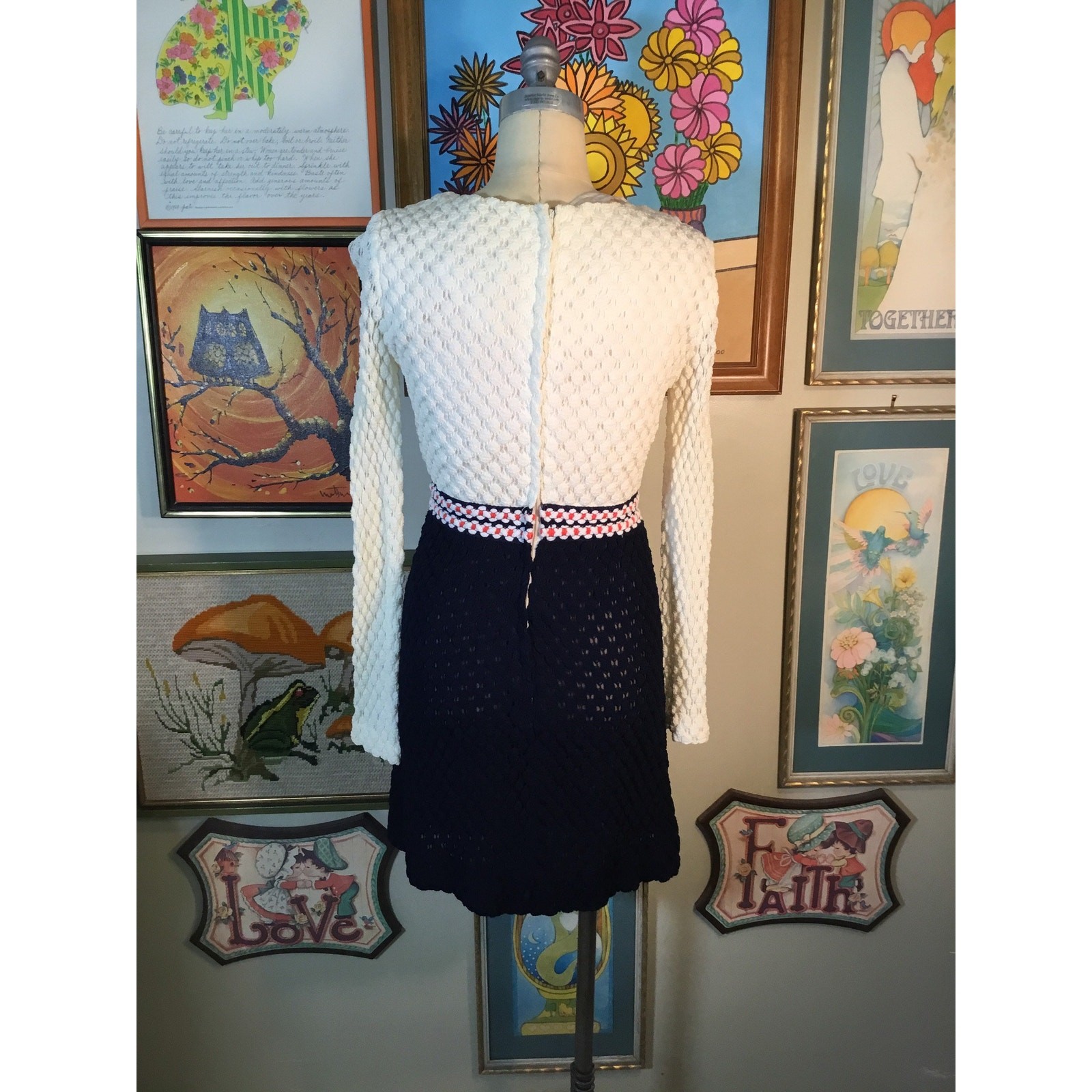 Vintage 1970s Parade NY Navy Blue White Long Sleeve Dress Puckered Polyester Mod