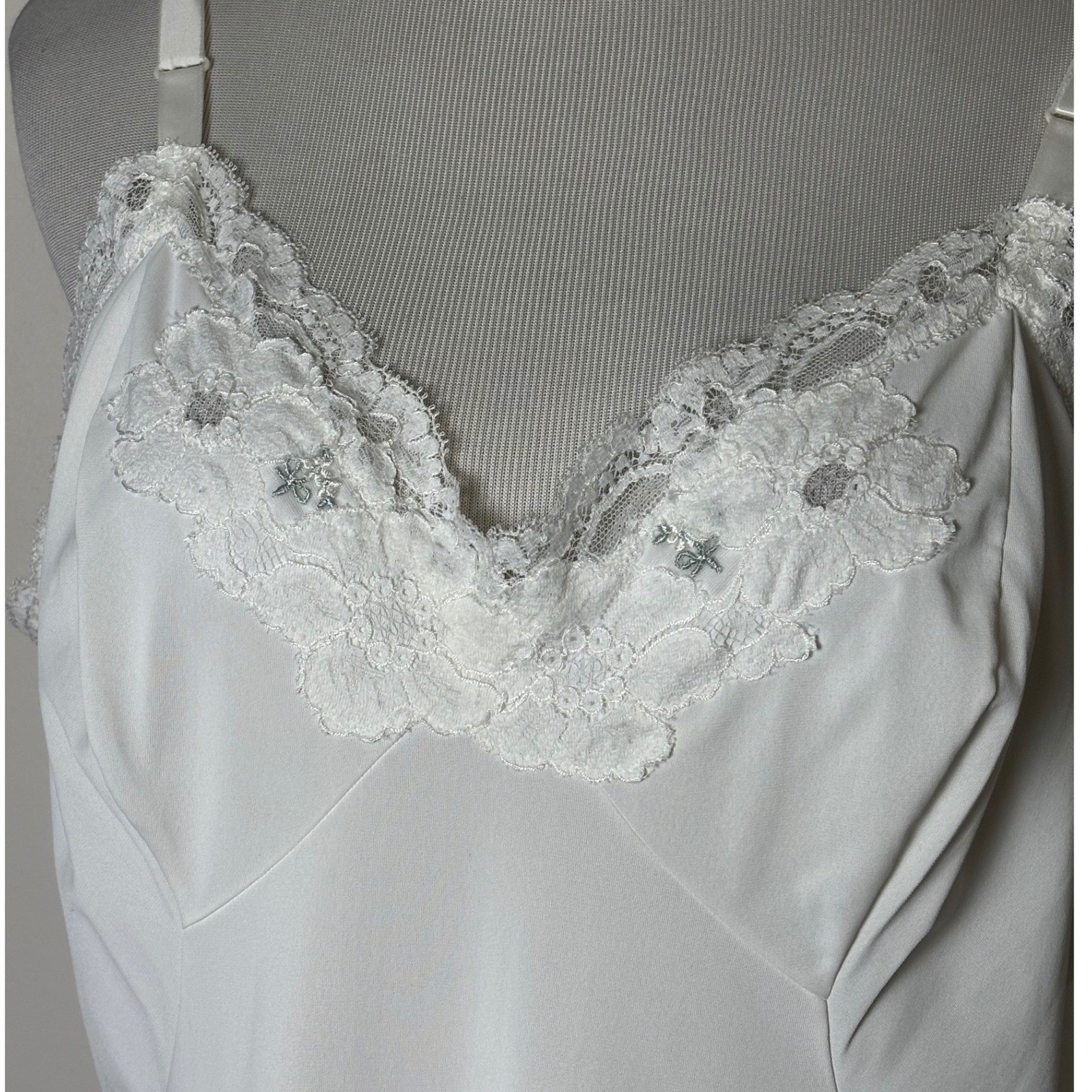 Shadowline Womens Vintage Full Slip Dress Size 40 Nylon Lace Trim Retro Lingerie
