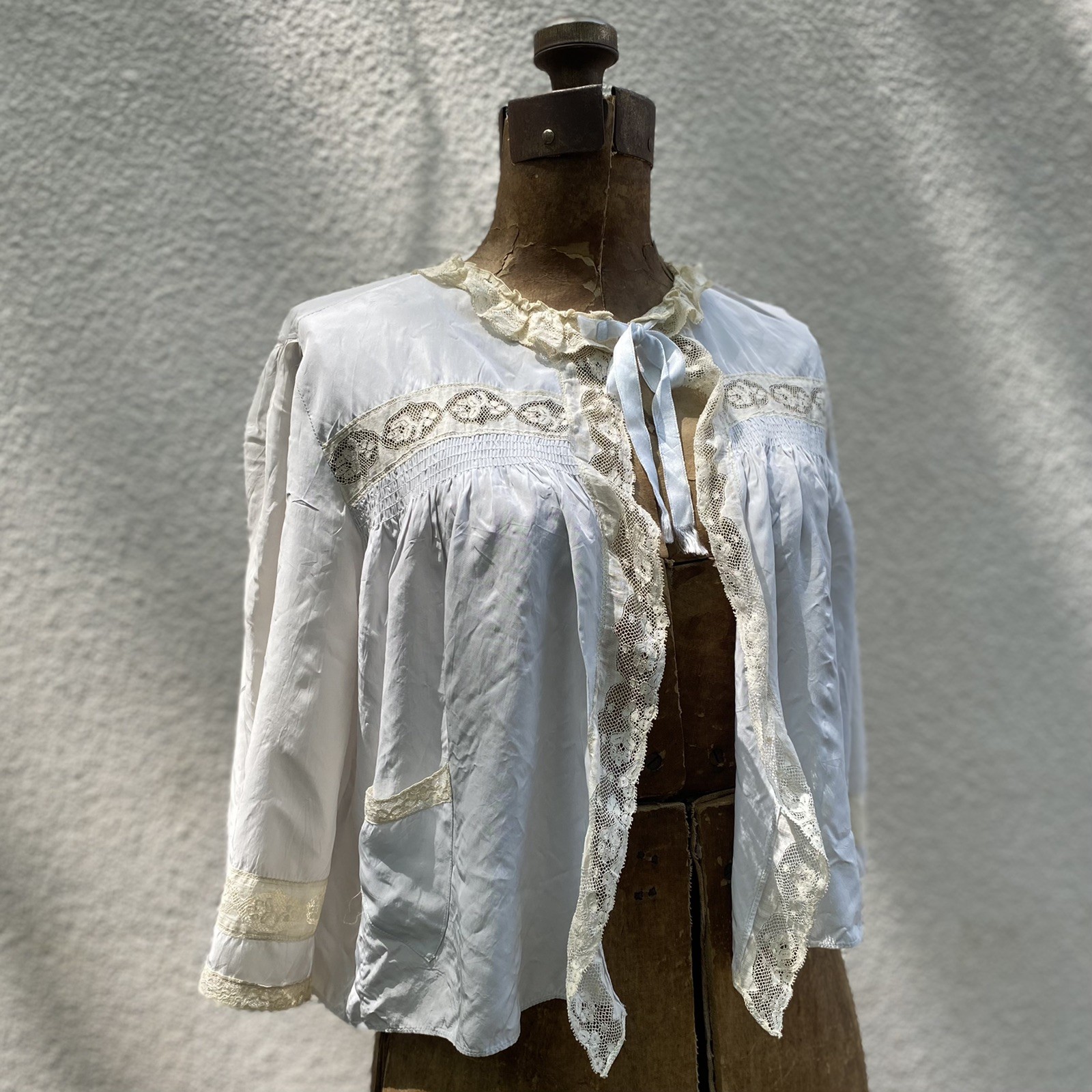 Vintage 1930s 1940s Baby Blue Lace Trim Rayon Bed Jacket One Size