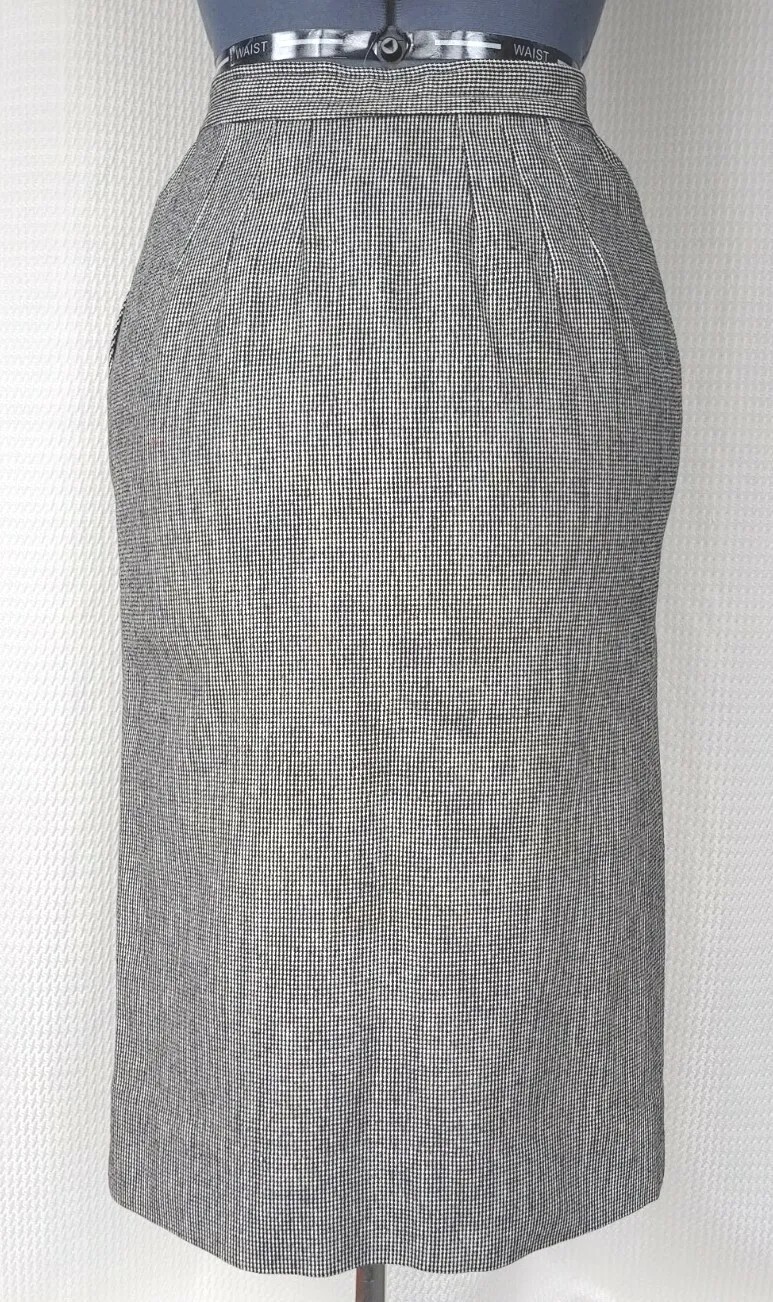 Vintage Black & White Houndstooth Straight Fitted Skirt 26″ Waist Size 2?
