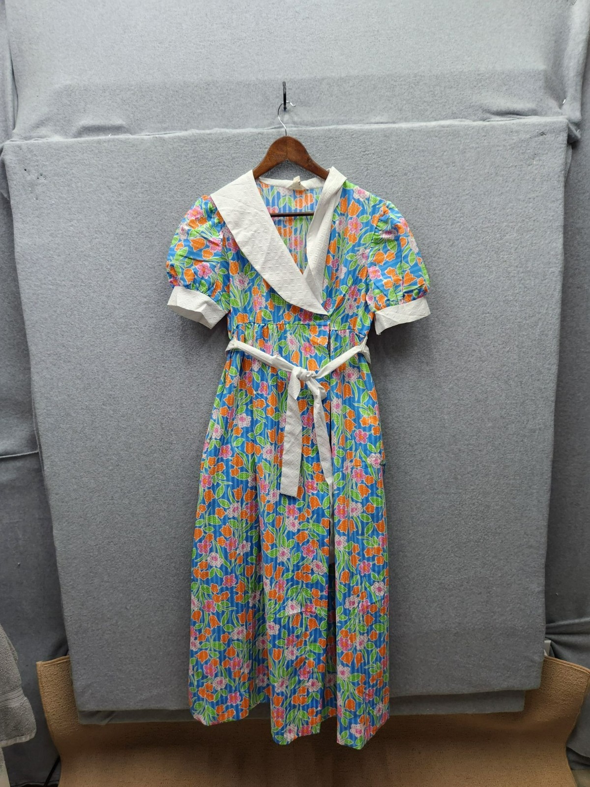 Vintage Tommies Floral Short-Sleeve Dressing Gown With White Collar & Belt 65% P