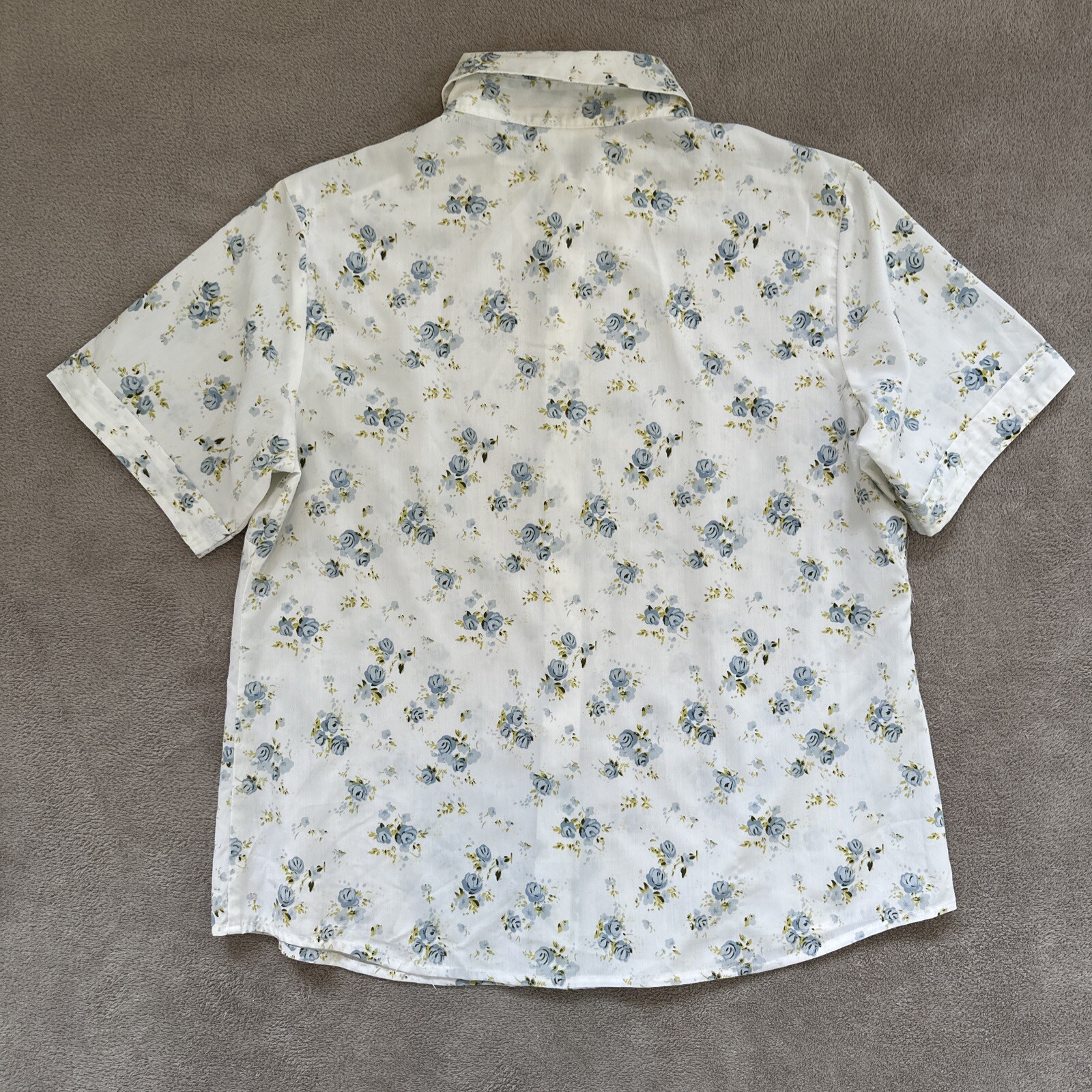 Vintage Miller’s Top Blouse Size 12 White Blue Roses Button Up Short Sleeve