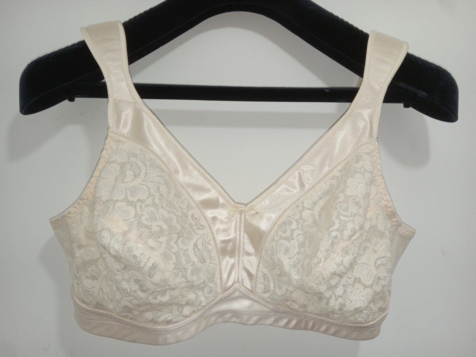 Vintage Playtex 18 Hour Bra 4125 Almond Wireless Unlined 40C Comfort Straps Lace