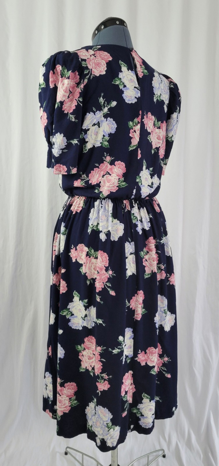 Vtg Lisa II Navy Blue Floral Blouson Dress w White Crochet Trimmed Bib Size M?