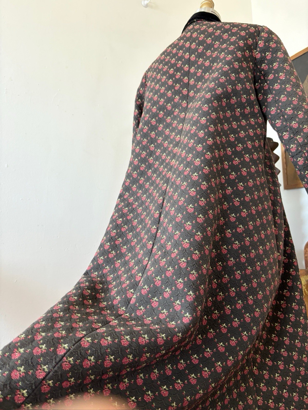 Mid-C Floral Jacquard/Matelassé/Quilted Full Length Tapestry Coat Velvet Collar