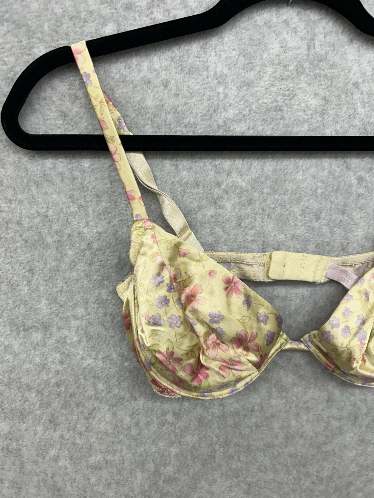 Vintage 1999 Victorias Secret Satin Second Skin Bra 34C Underwired Yellow Floral