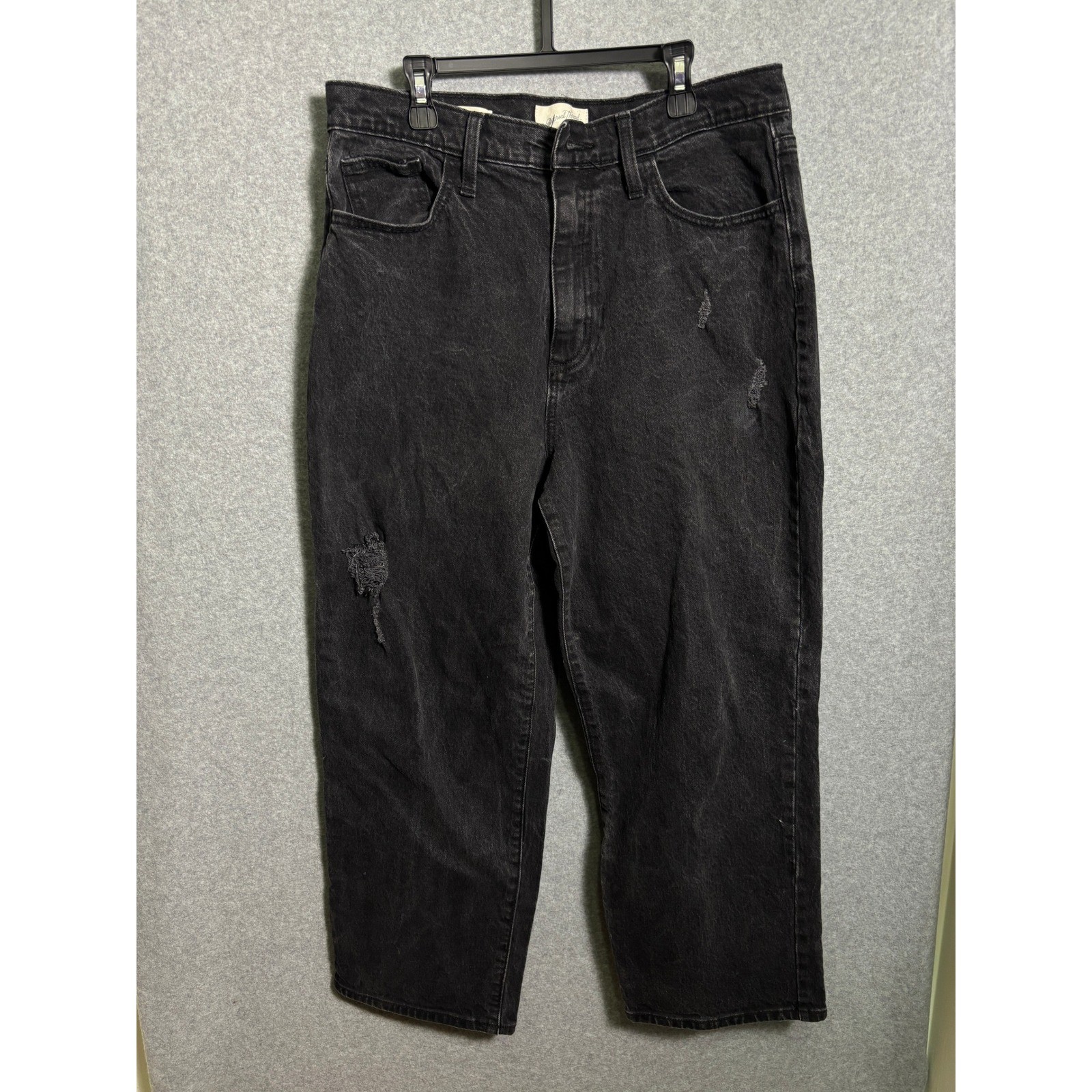 Universal Thread Vintage Straight Distressed Black Jeans Women’s Size 12/31S