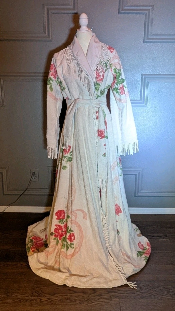 Vintage Chenille Bath Robe Long Housecoat Dressing Gown Glamorous 40s 50s