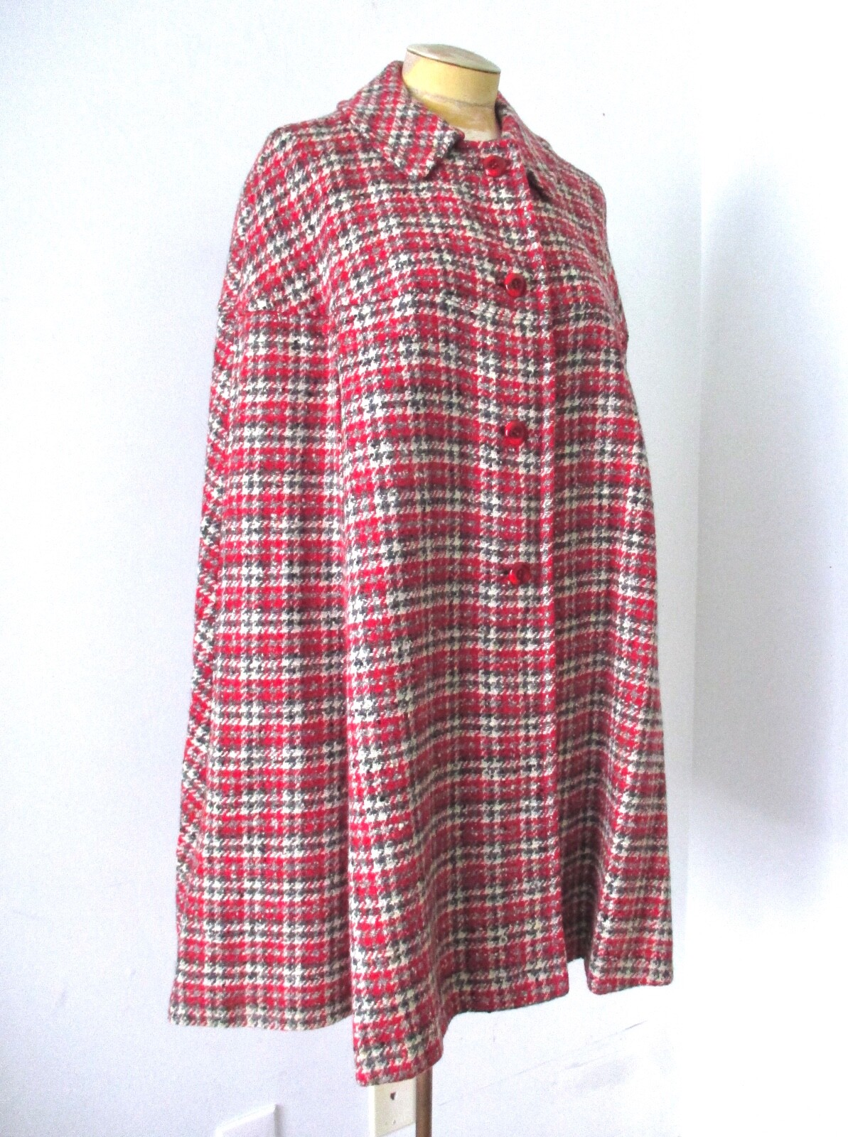 RARE Vtg 60s Pendleton Red Gray Black Houndstooth Tweed Button Cape Armholes M