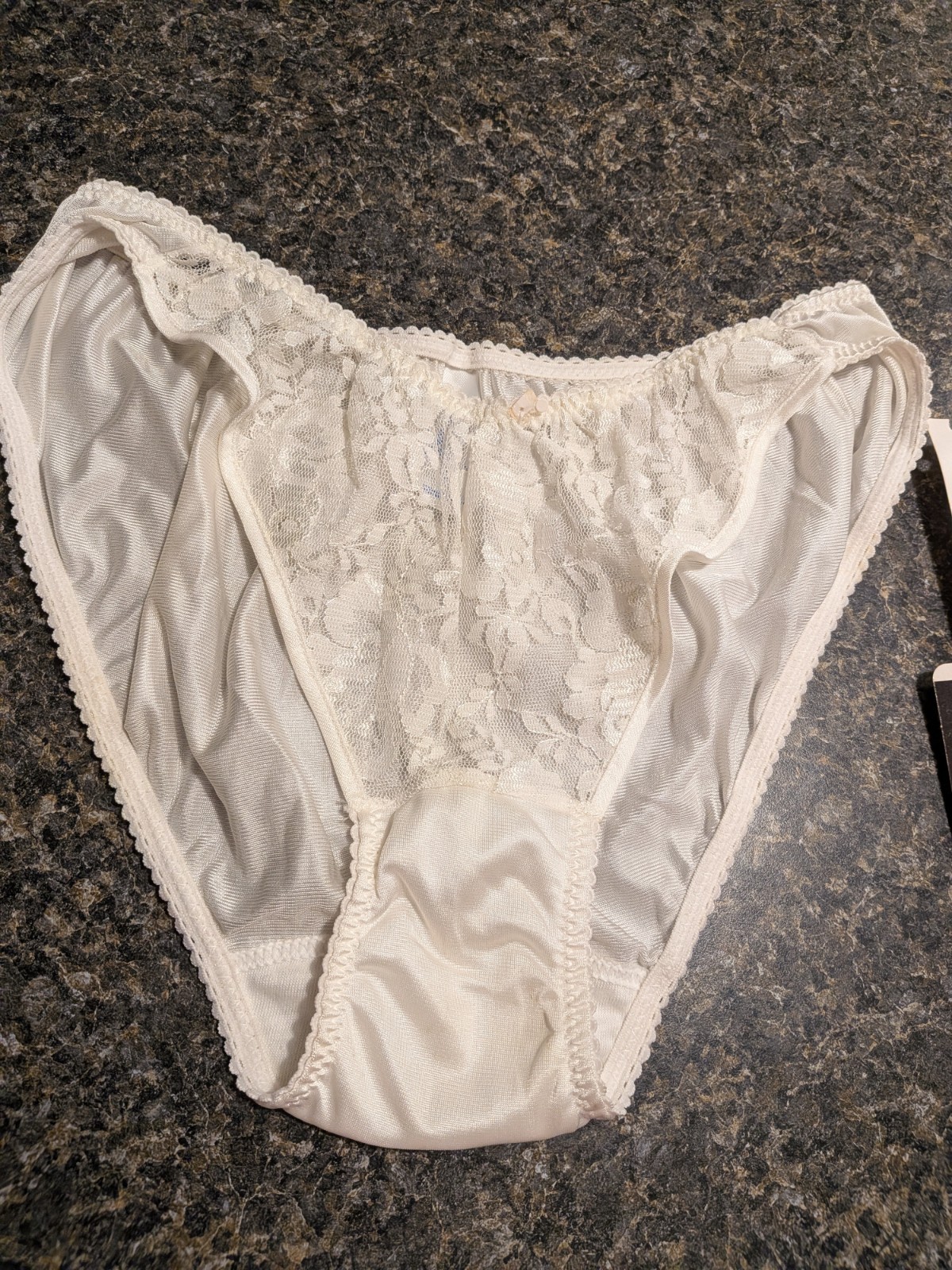 Vintage 90s HONORS Intimates V front lace bikini panties nylon size 5 white