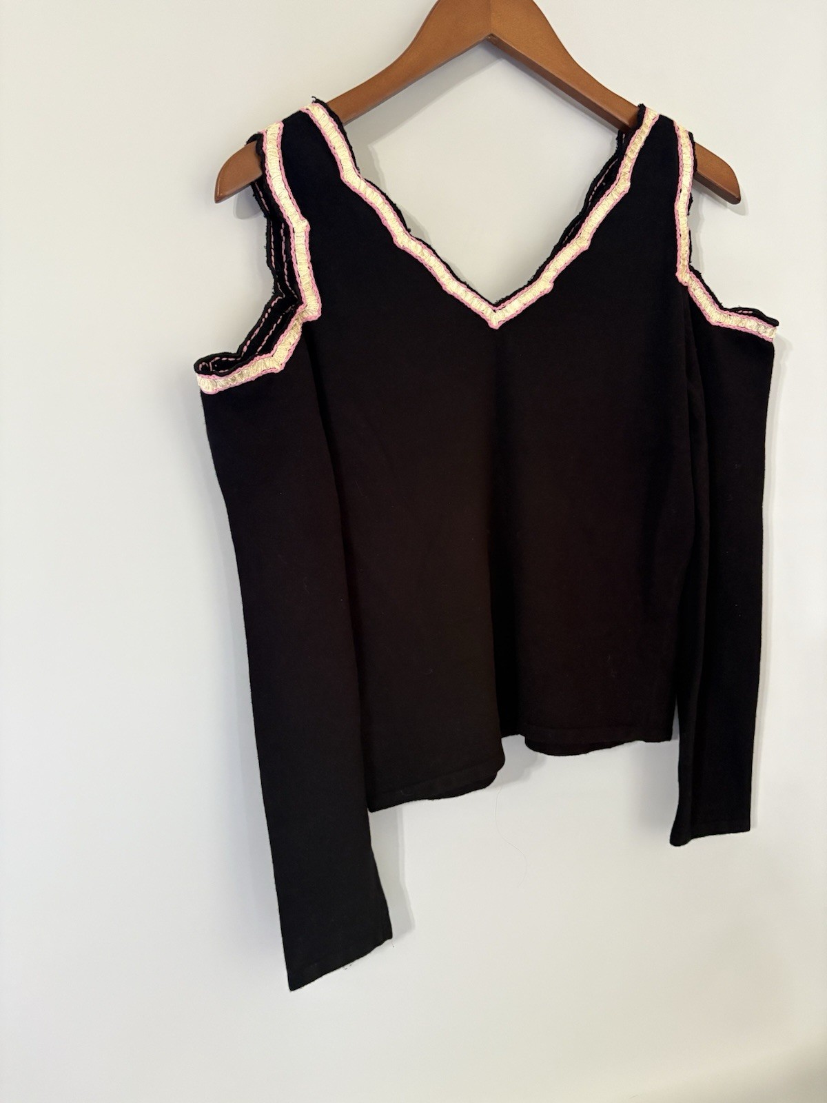 Dolce Cabo Y2K Sweater Black Embroidered Floral Cold Shoulder Women’s Large