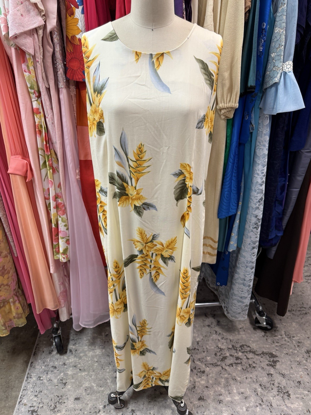 Vintage Hawaiian Dress🌺1970s Maxi Flower Print Plus Size 46 Bust 41 Waist L/XL