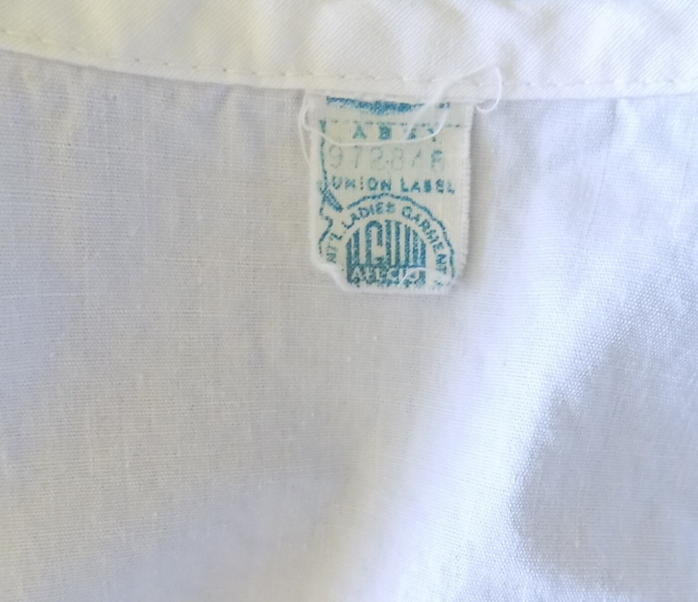 Vintage White Cotton Blouse Red Stripes Button Down B36 ***