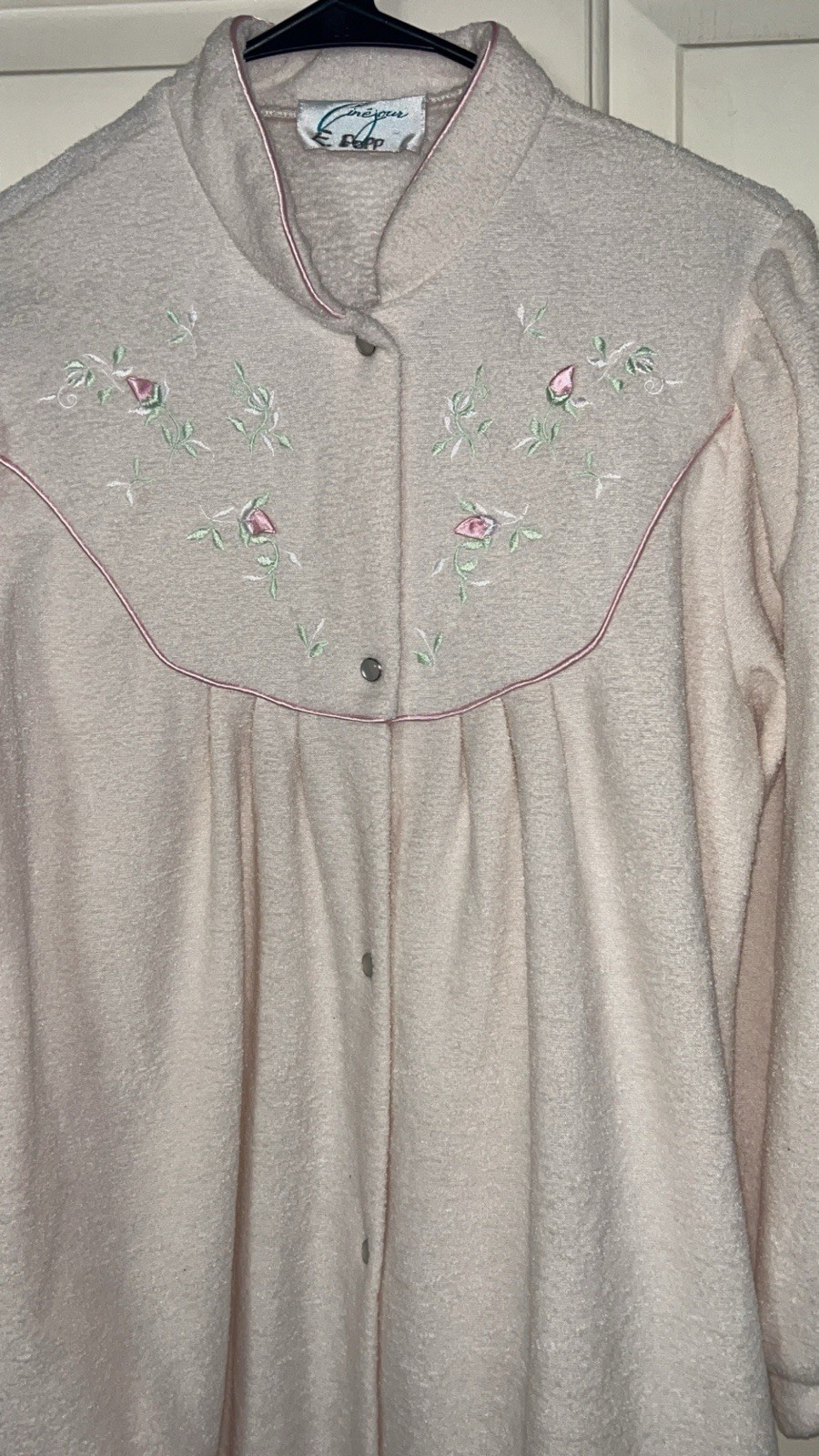Cinejour VTG Rose Floral Embroidered Button-Front Thick Robe Small Cottage Core