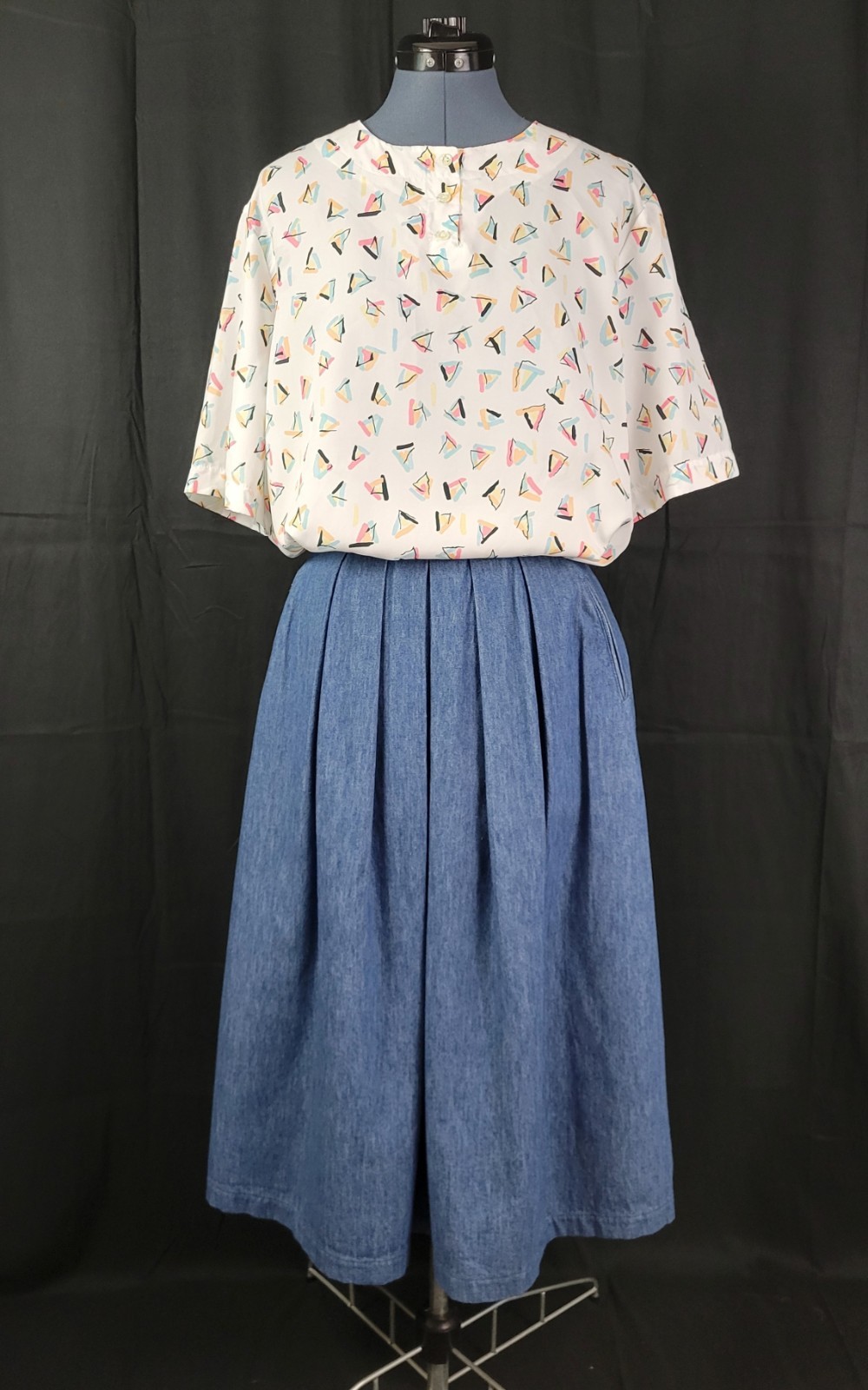 Vintage Alicia S/S Collarless White Blouse w Pastel Triangle Print Size 18