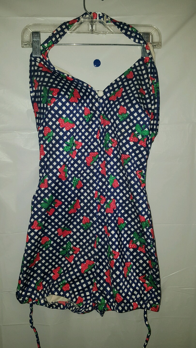 Vintage Pin Up Rockabilly Mainstream bathing suit Strawberries size 16/38 9O