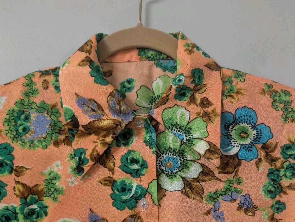 Vintage 70’s Peach Floral Sleeveless Blouse Button Down Dagger Collar M