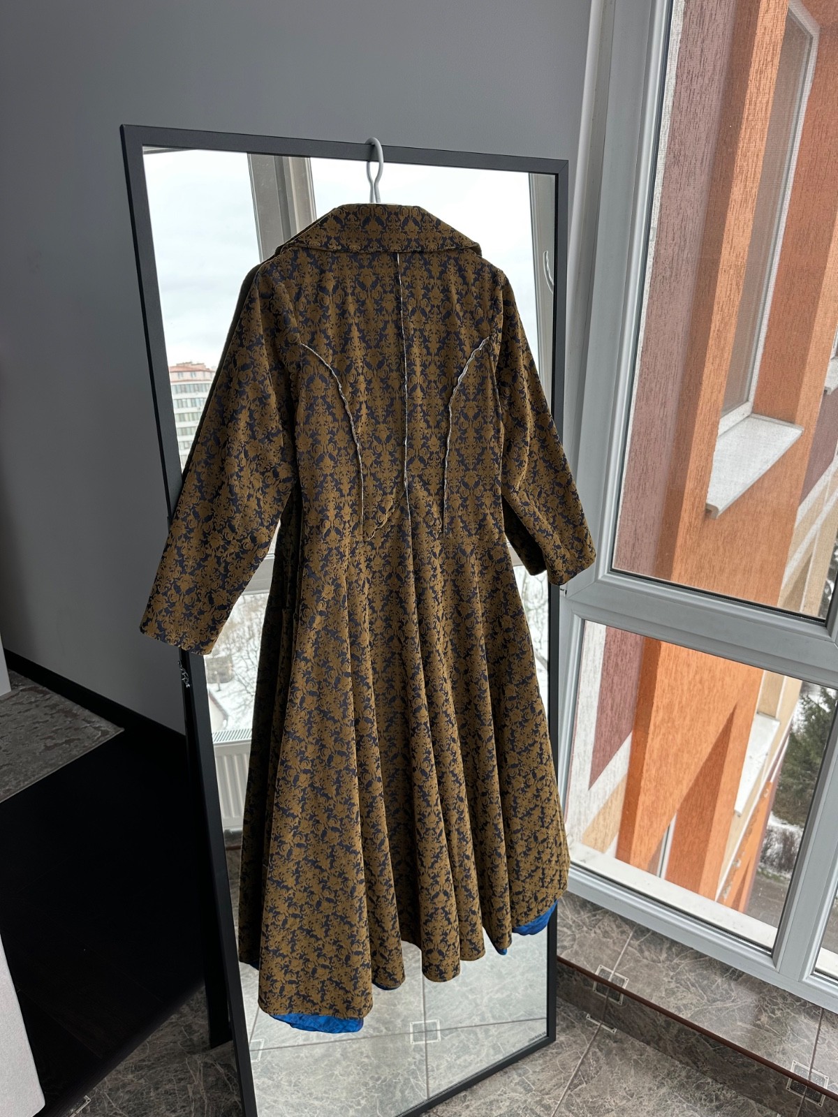 Vintage 1980s Baroque Jacquard Antique Woman Coat Sz M