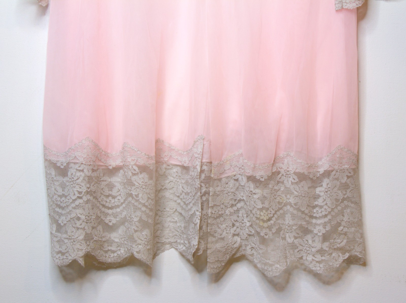 Vintage 60s Gilead Pink Sheer Short Robe with Light Gray Lace 1/2 Sleeve S