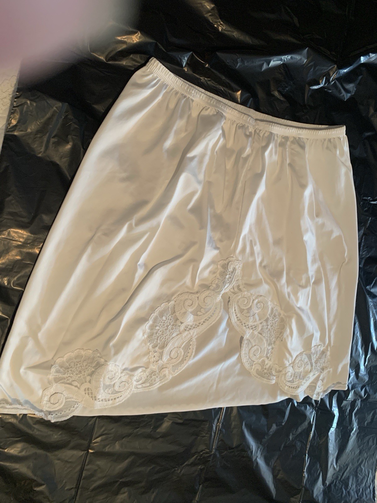 VTG Vanity Fair Half Slip Skirt Size Medium/40 18″ WHITE W/MUCH SIDE LACE FANCY