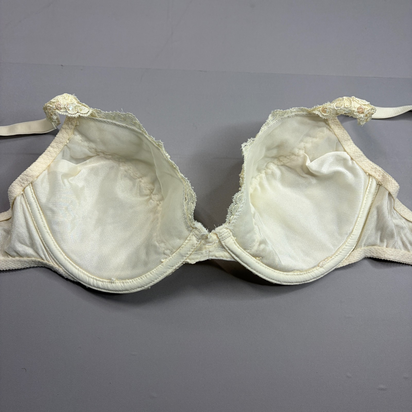 Vintage Victoria Secret Bra 36C Ivory Lace & Sequin Lined Underwire Adjustable