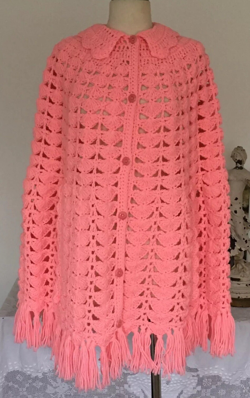 VTG FRINGE Coral PINK Scalloped Button Front CAPE Shawl HAND CROCHET Hippie BOHO