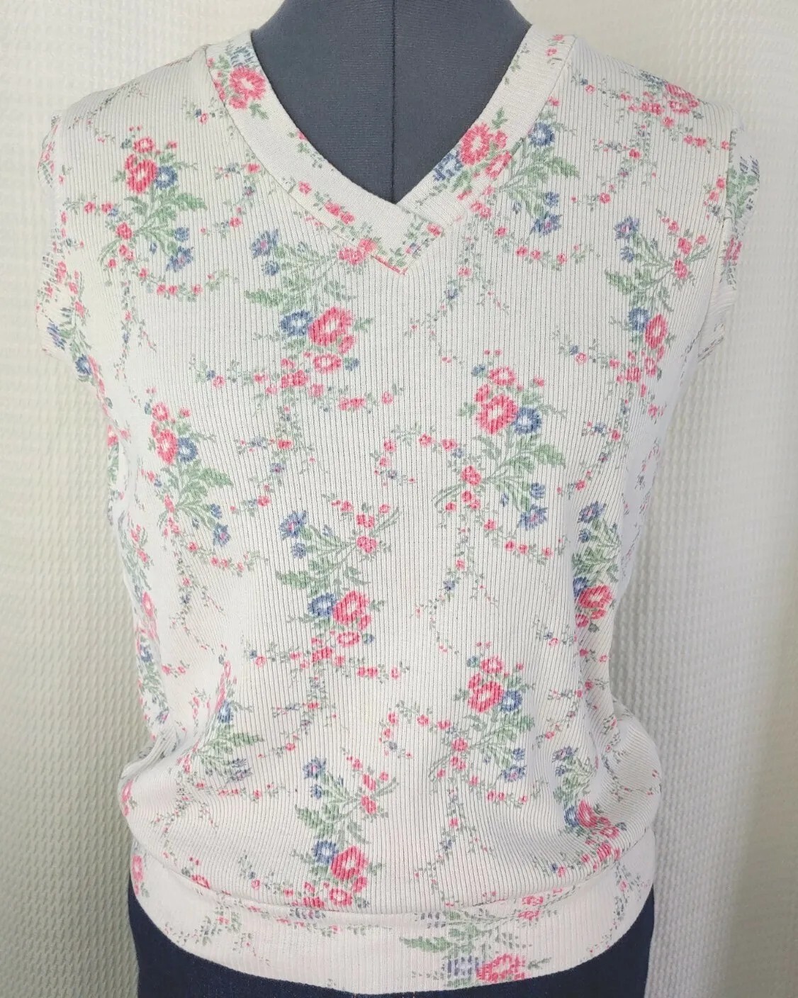 Vintage Originals Cream Sleeveless Knit Top with Pastel Florals Size Small