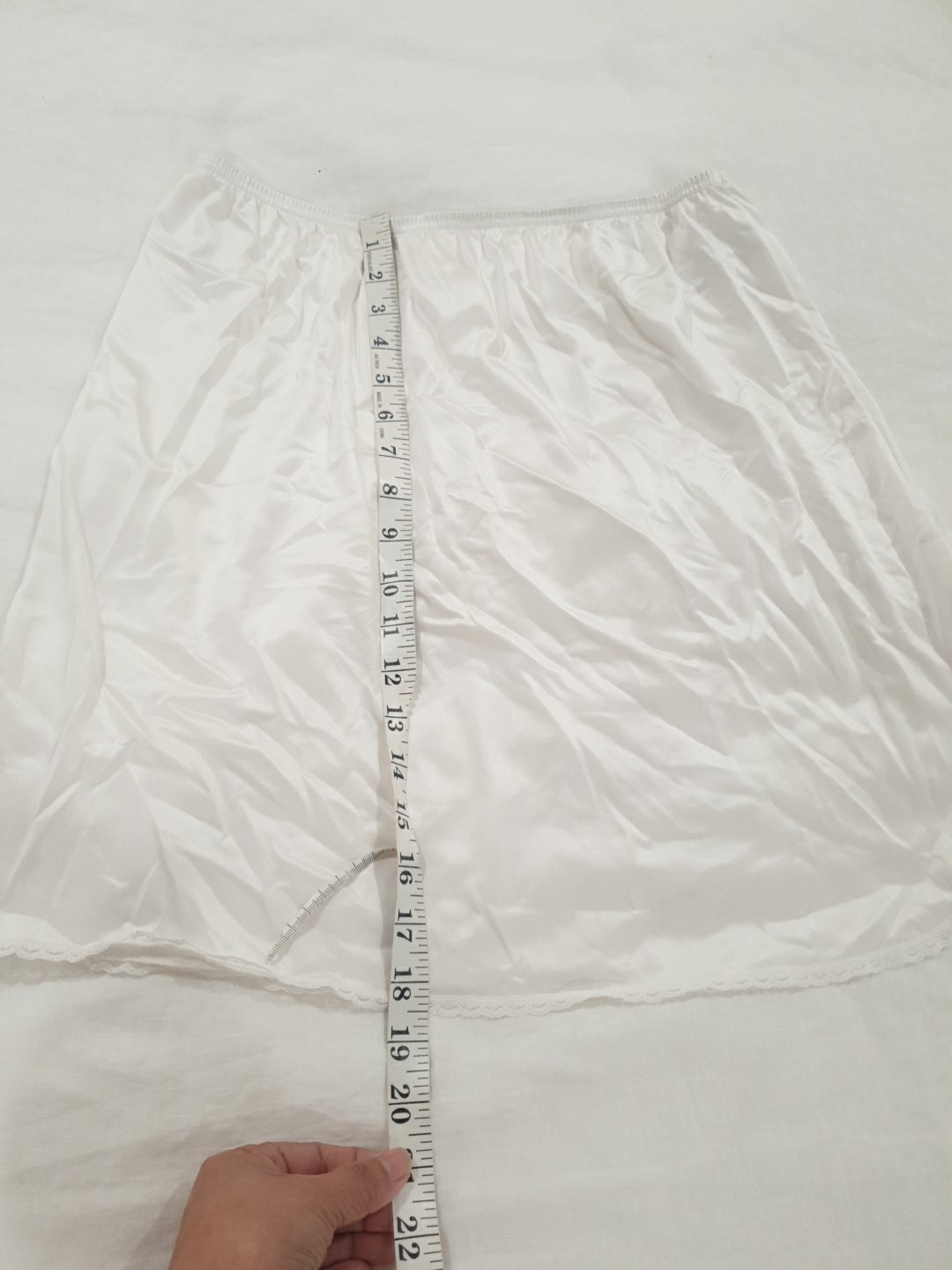 VTG White VASSARETTE HALF SLIP SZ LARGE 18.5″ STYLE 11-122 NYLON LACE TRIM CLEAN