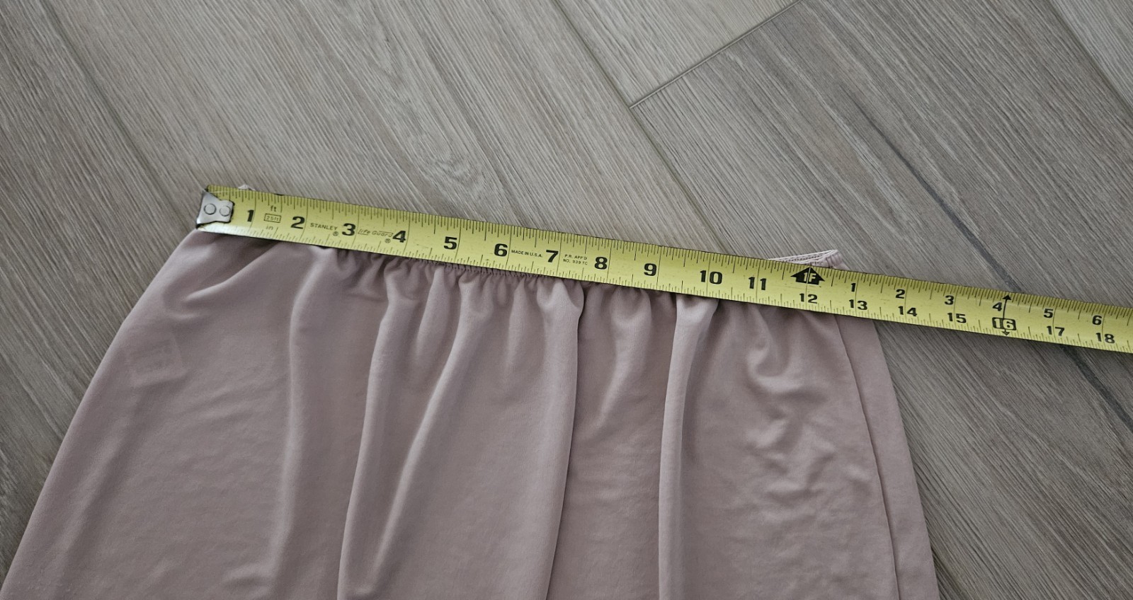 Vintage Vassarette Beige Liquid Knit Stretch Polyester A-line Half Slip L 22″