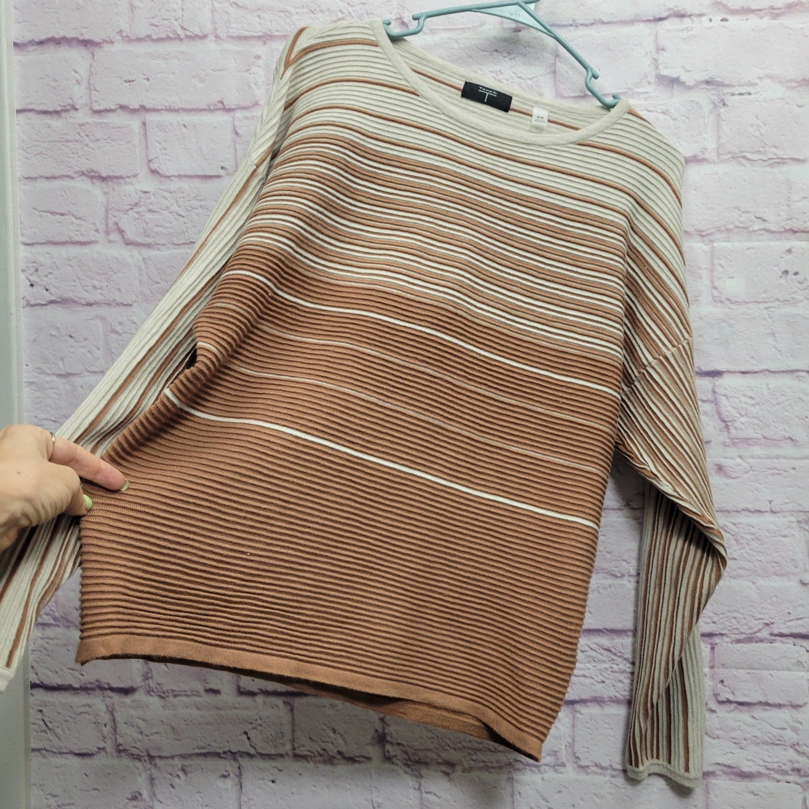 Tahari Striped Knit Sweater Womens M Ribbed Beige Minimalist Retro Cozy Grunge