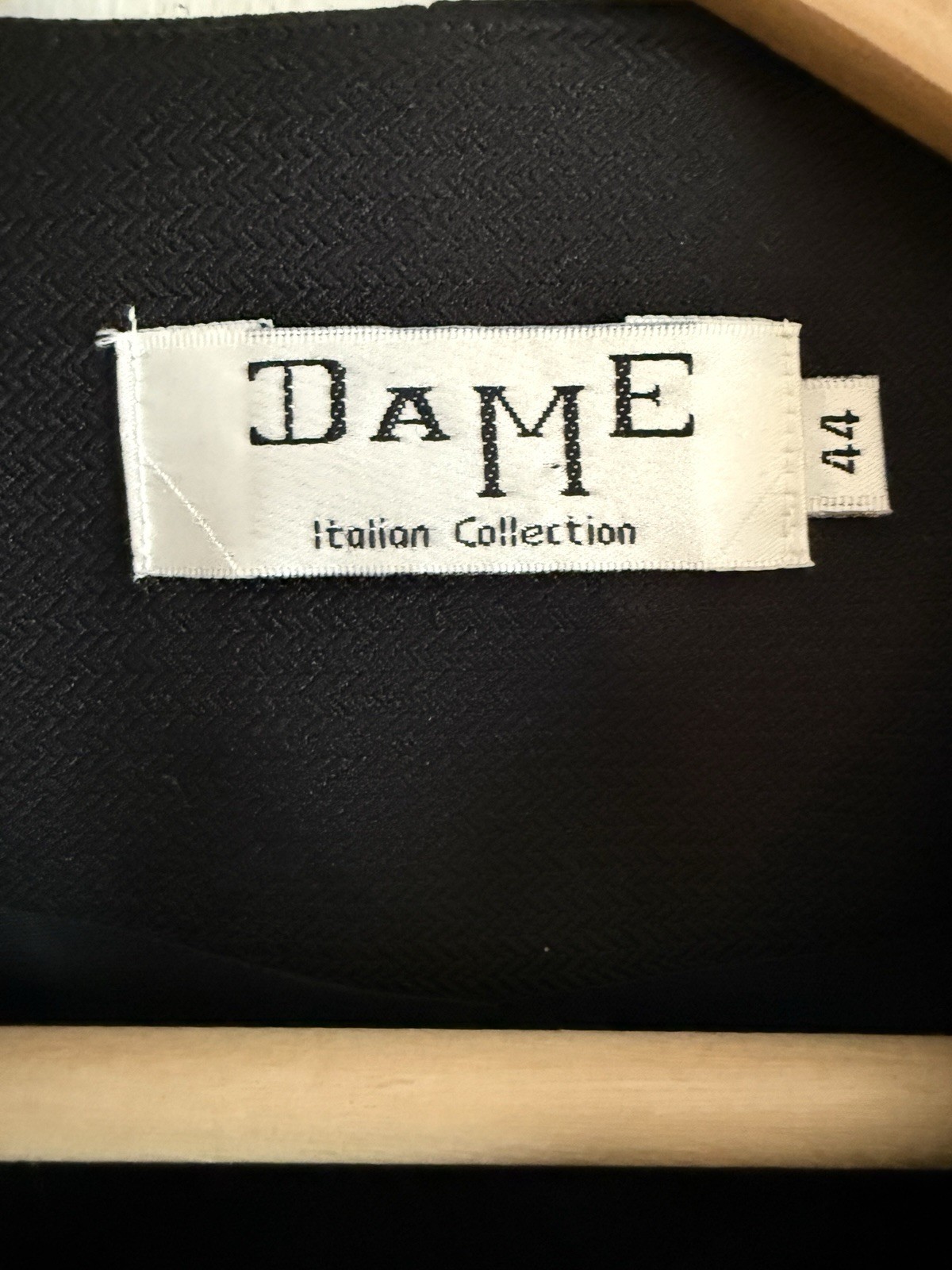 Vintage Dame Black Wool & Silk Blazer with Gold accents sz L-XL/EU 44