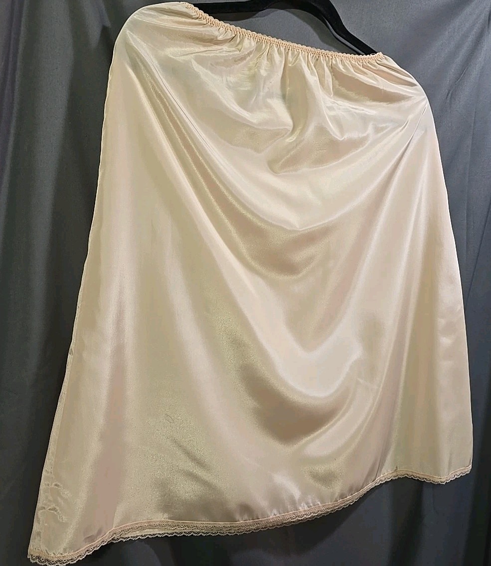 Olga Taffeta Half Slip Vintage Polyester Noisy Swish Waist 24″-32″ Length 25″