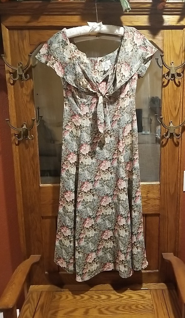 VTG Expo Floral Cottagecore Tea Party Dress Floral Size 8 Midi Sage Green Ivory