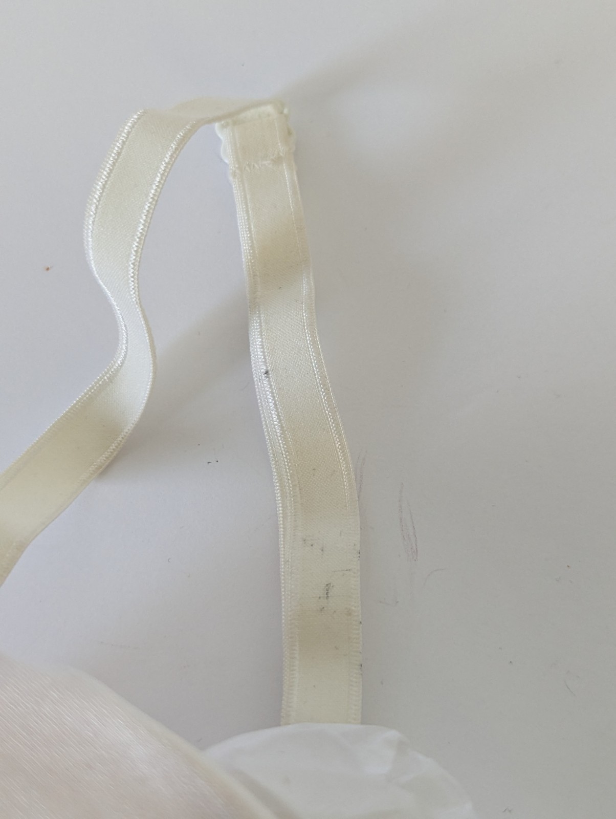 Vintage Victorias Secret Second Skin Satin Bra Miracle White Bow 34C 2002