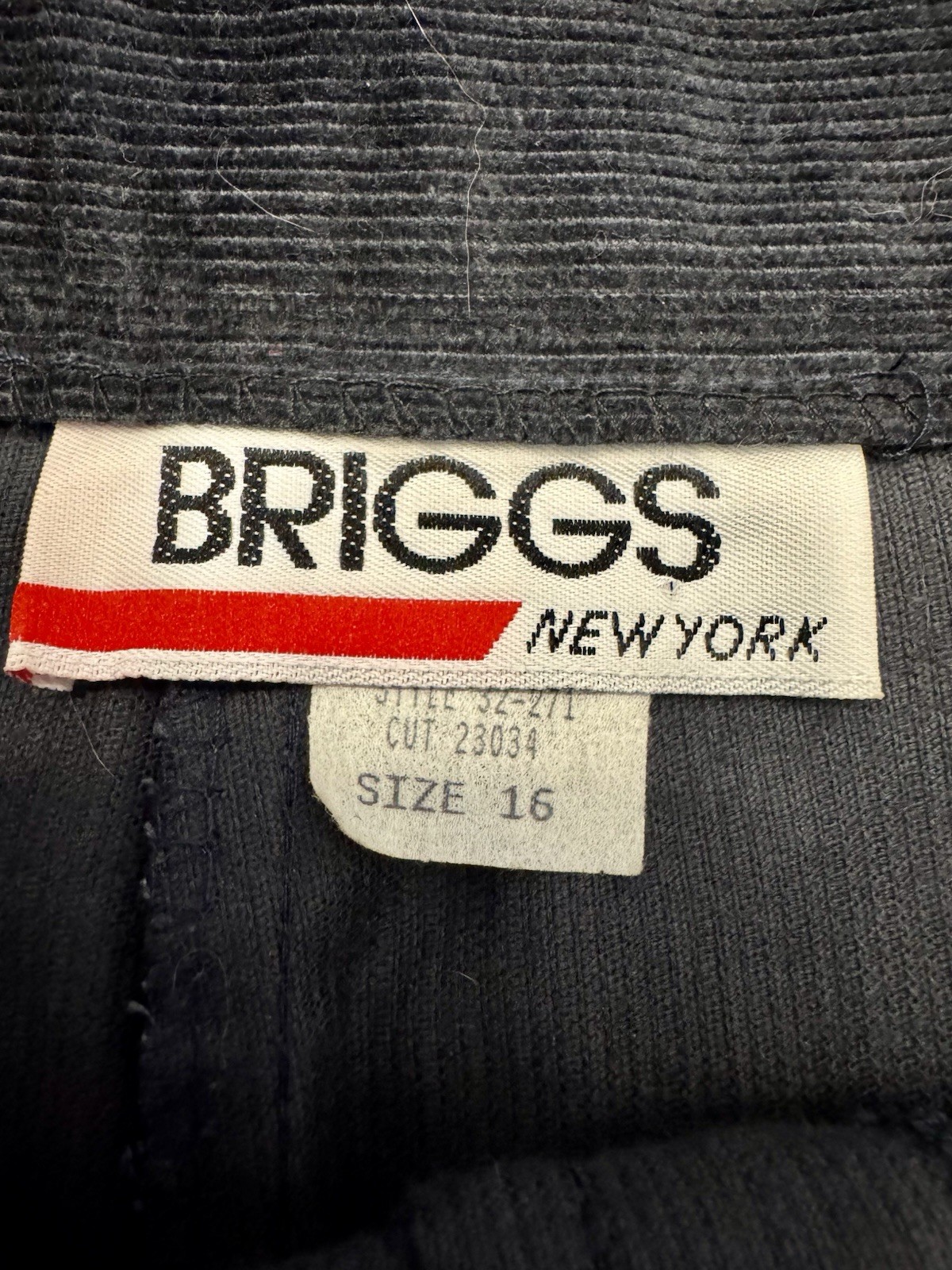 Briggs New York Women’s Gray Corduroy Pleated Walking Shorts Size 16 VTG 80’s