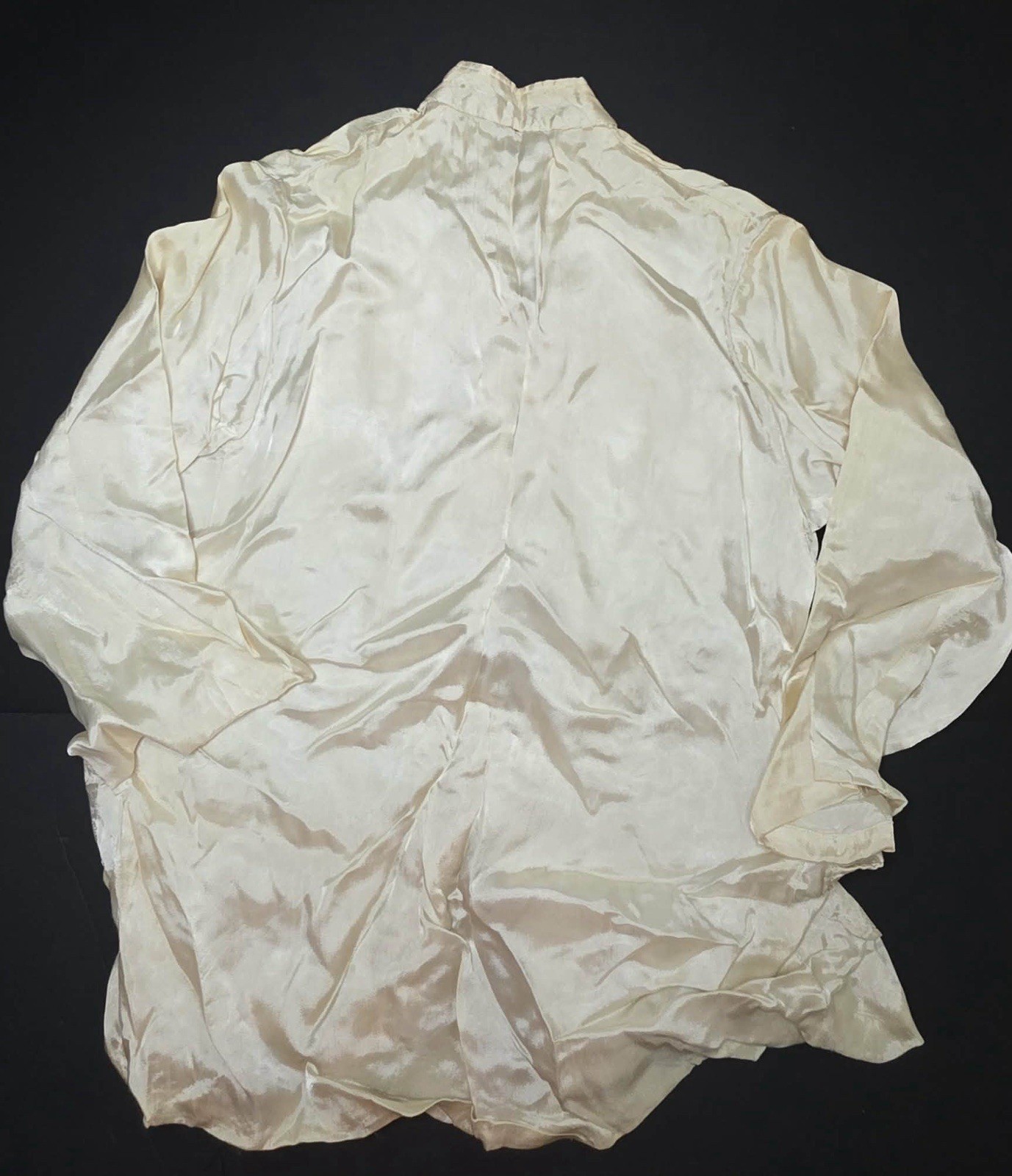 Vintage 1950’s Japanese Cream Silk Embroidered Smoking Jacket Quilted Collar