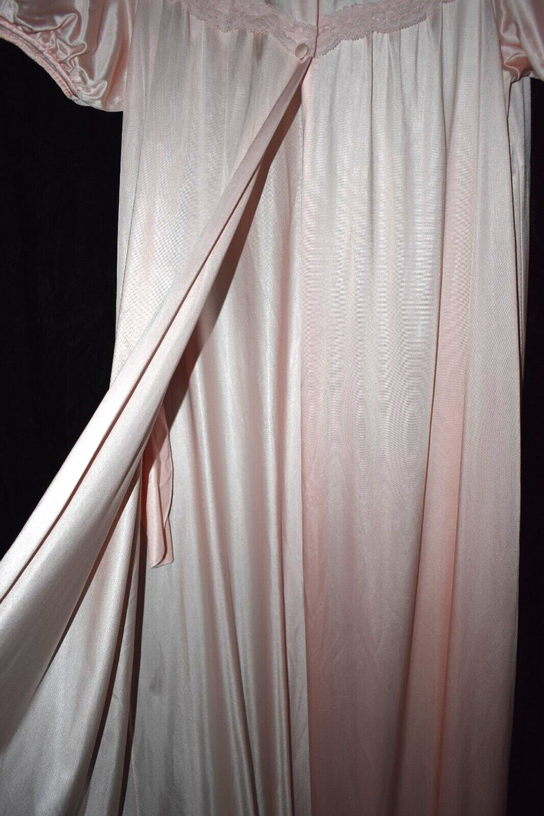 Vintage VANITY FAIR Antron III Pale Pink 3 Button Front Robe Size SML