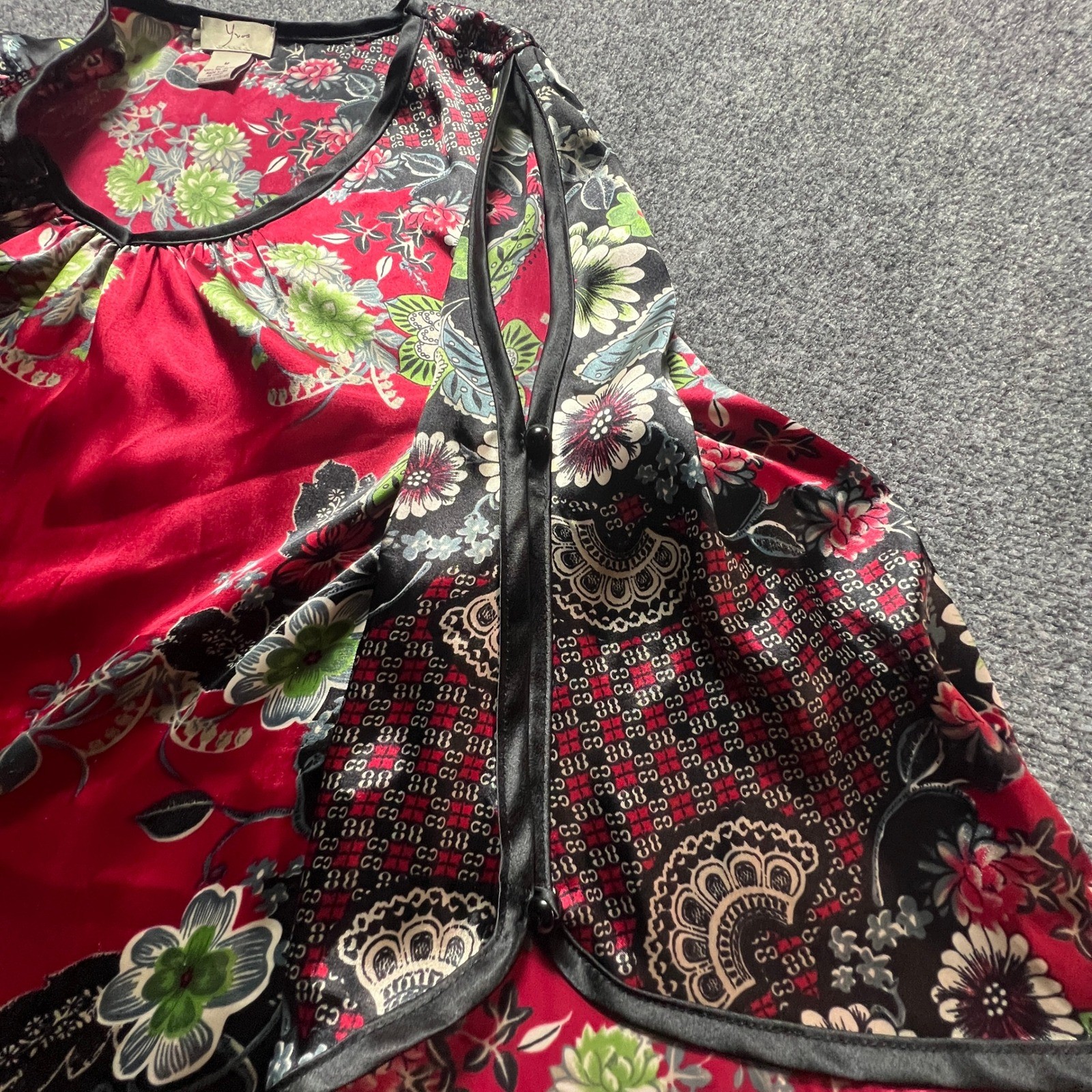 STUNNING Vintage Floral Bell Sleeve Blouse Red Black USA American Med Yvos Asian