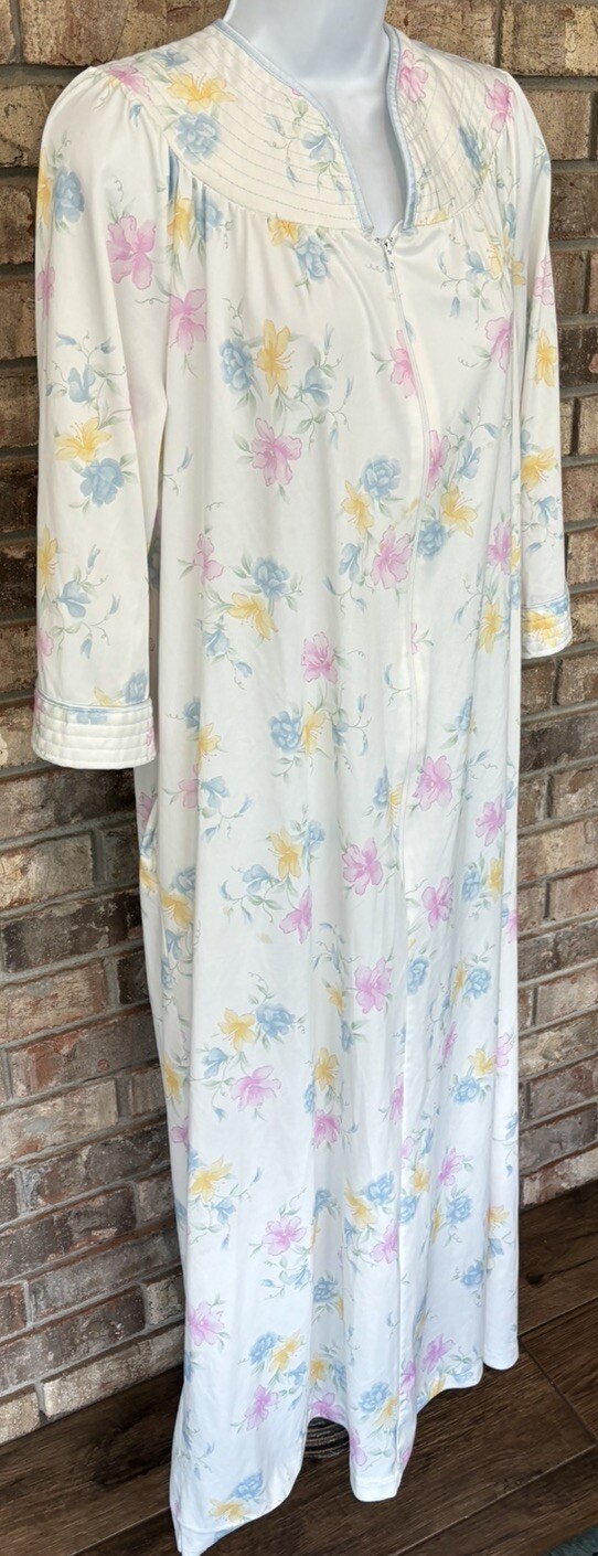 Vintage Carriage Court robe nightgown Day Dress Mumu Floral Zip Up Large