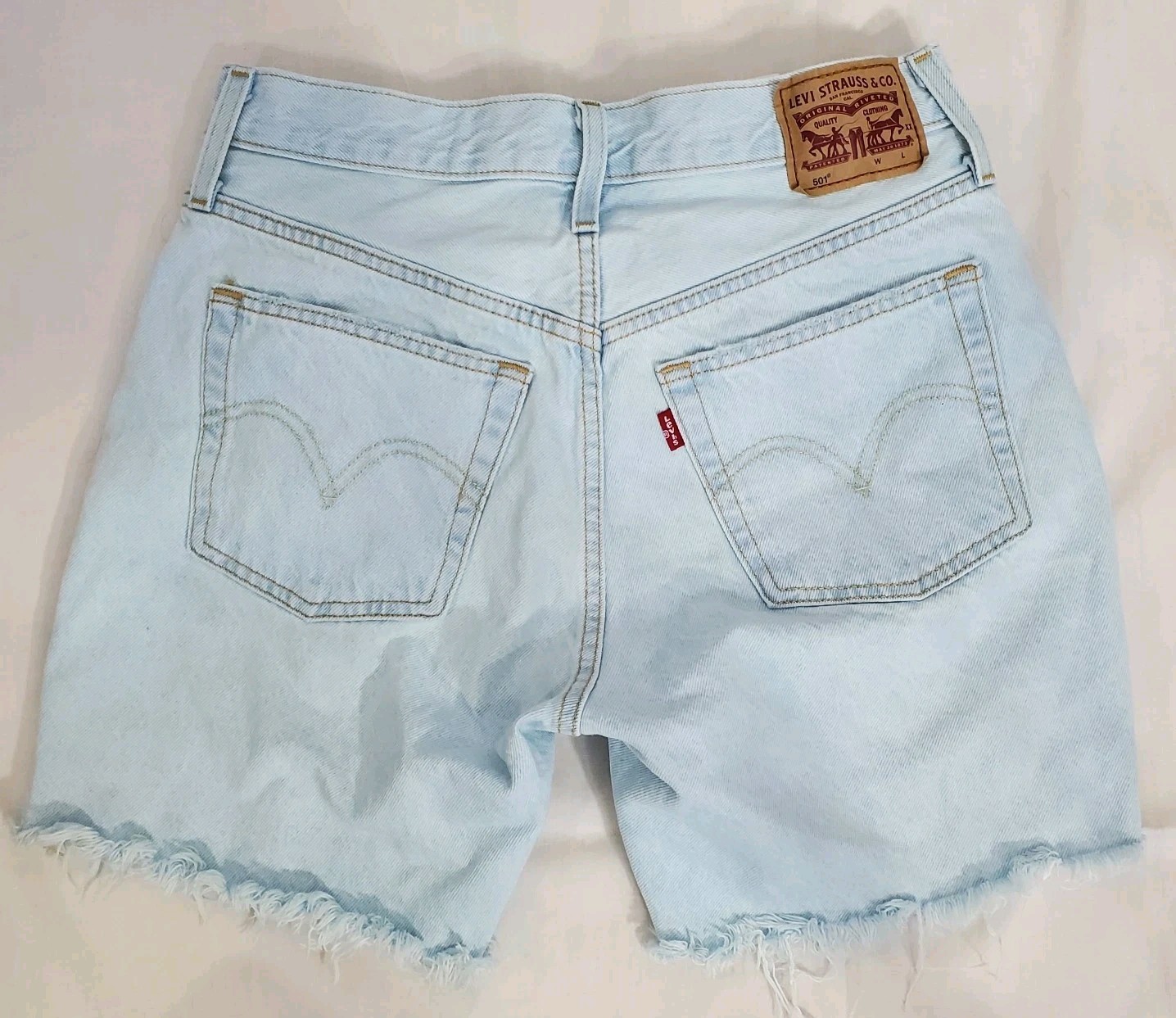 Levi’s 501 Women’s Original Denim Shorts light wash distressed 28″ Waist