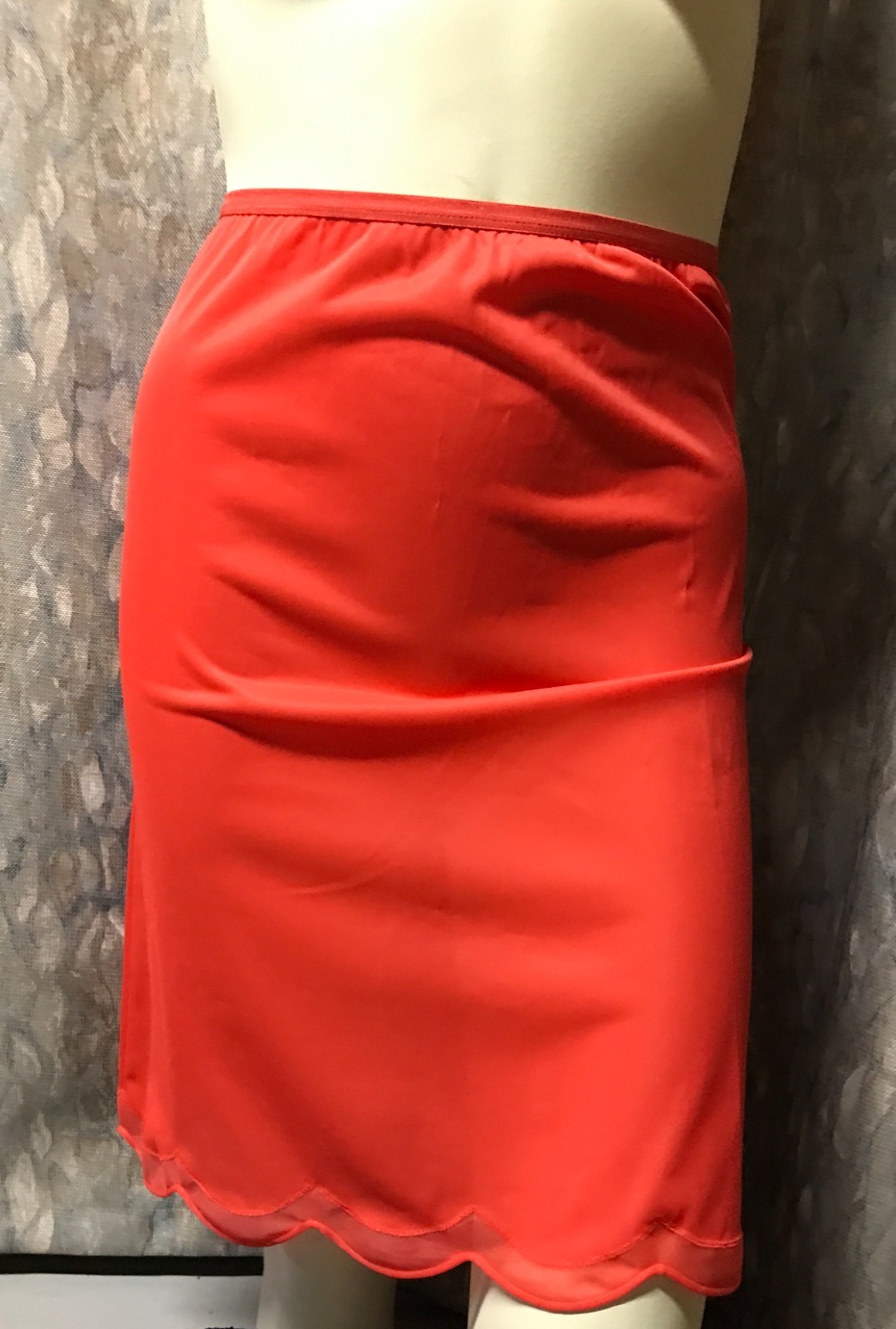 VINTAGE Sz Small 1960’s VANITY FAIR Tricot Nylon CORAL HALF SLIP ~ PILLOW TAB