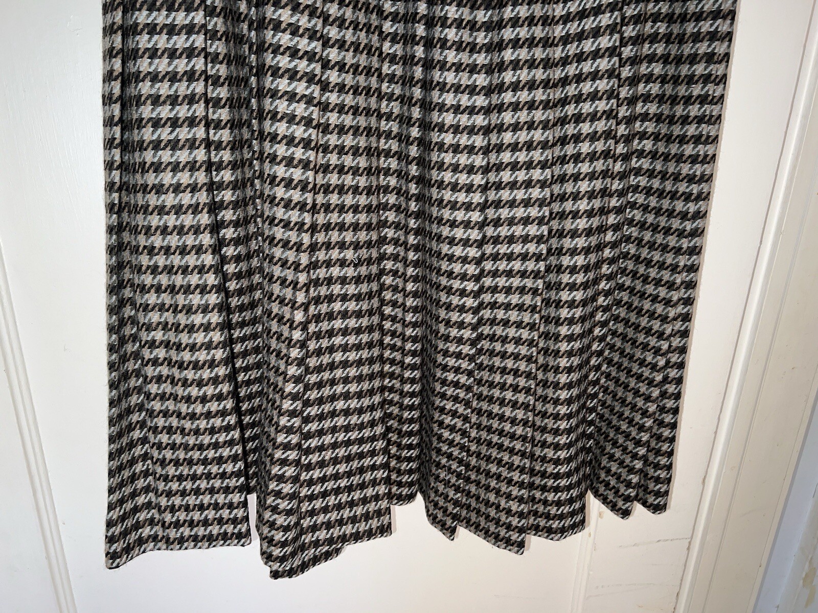 J. Tiktiner Vintage Plaid Wool Pleated Skirt Academia Preppy France 44/ 12. d743