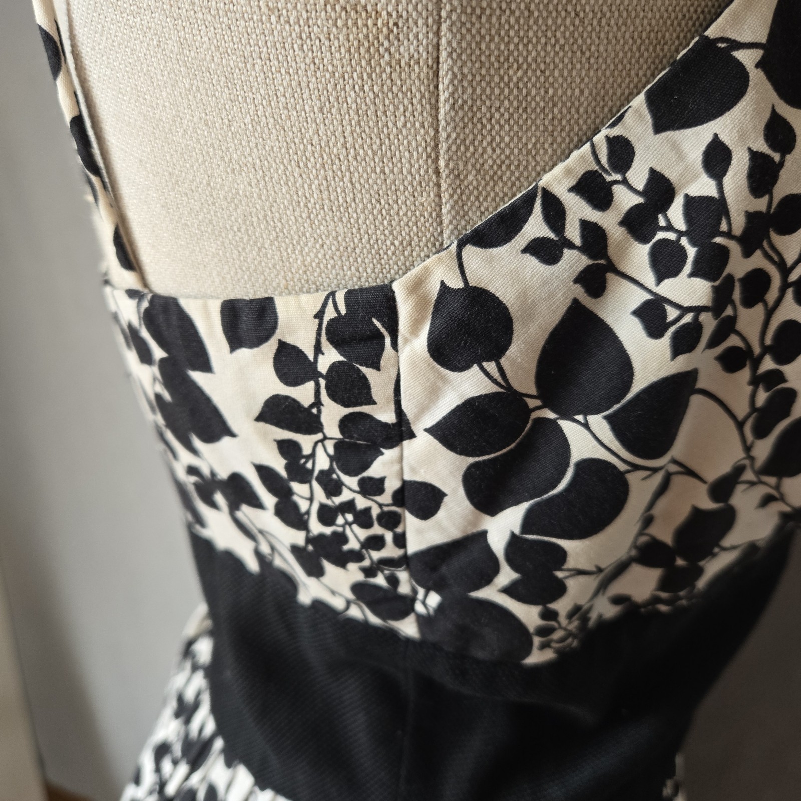 Vintage 50s Black & White Dress Full Skirt Waist 25 in