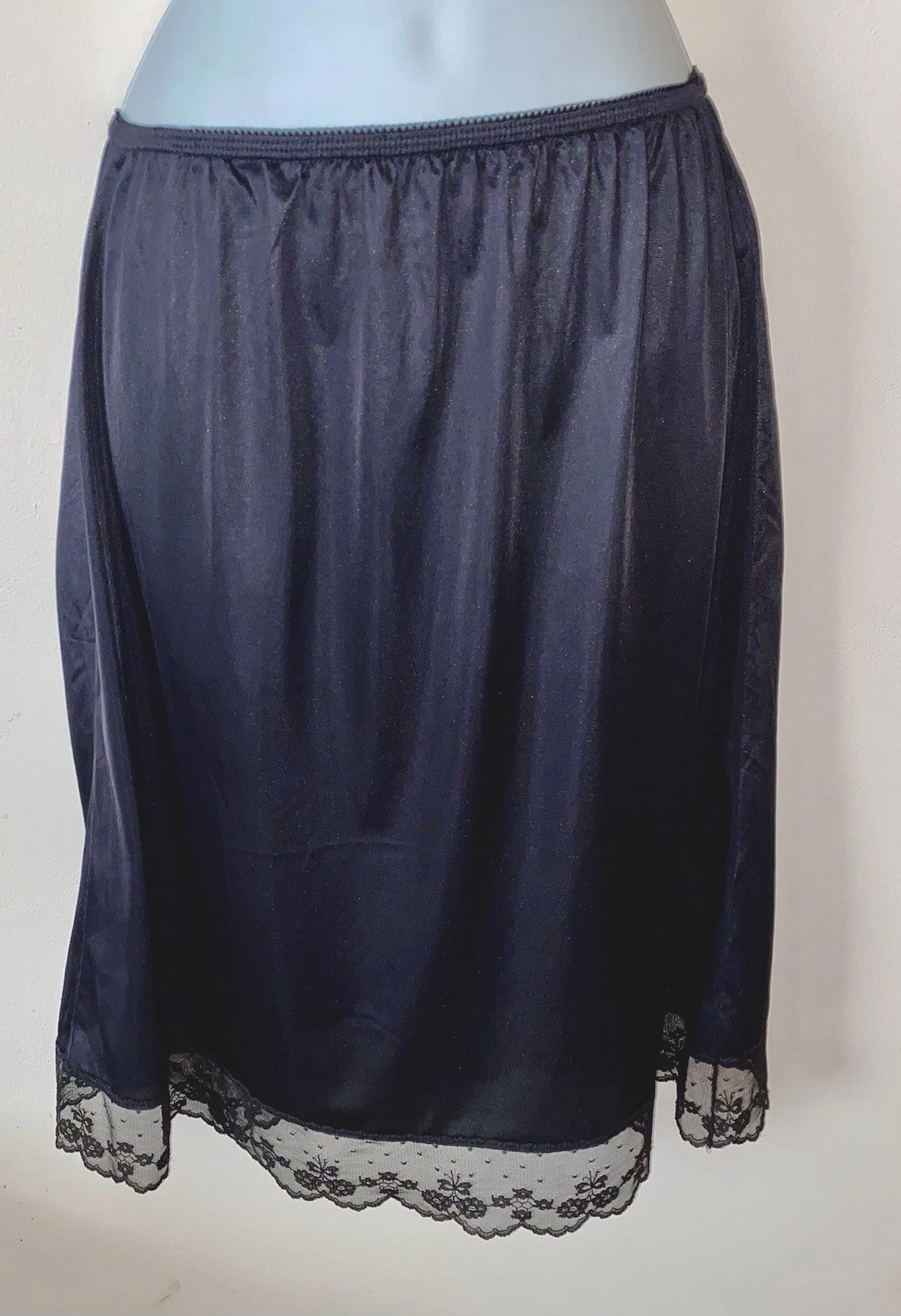Vintage 80s BODY CHIC Black HALF SLIP Silky Nylon Lace Size Large Pristine